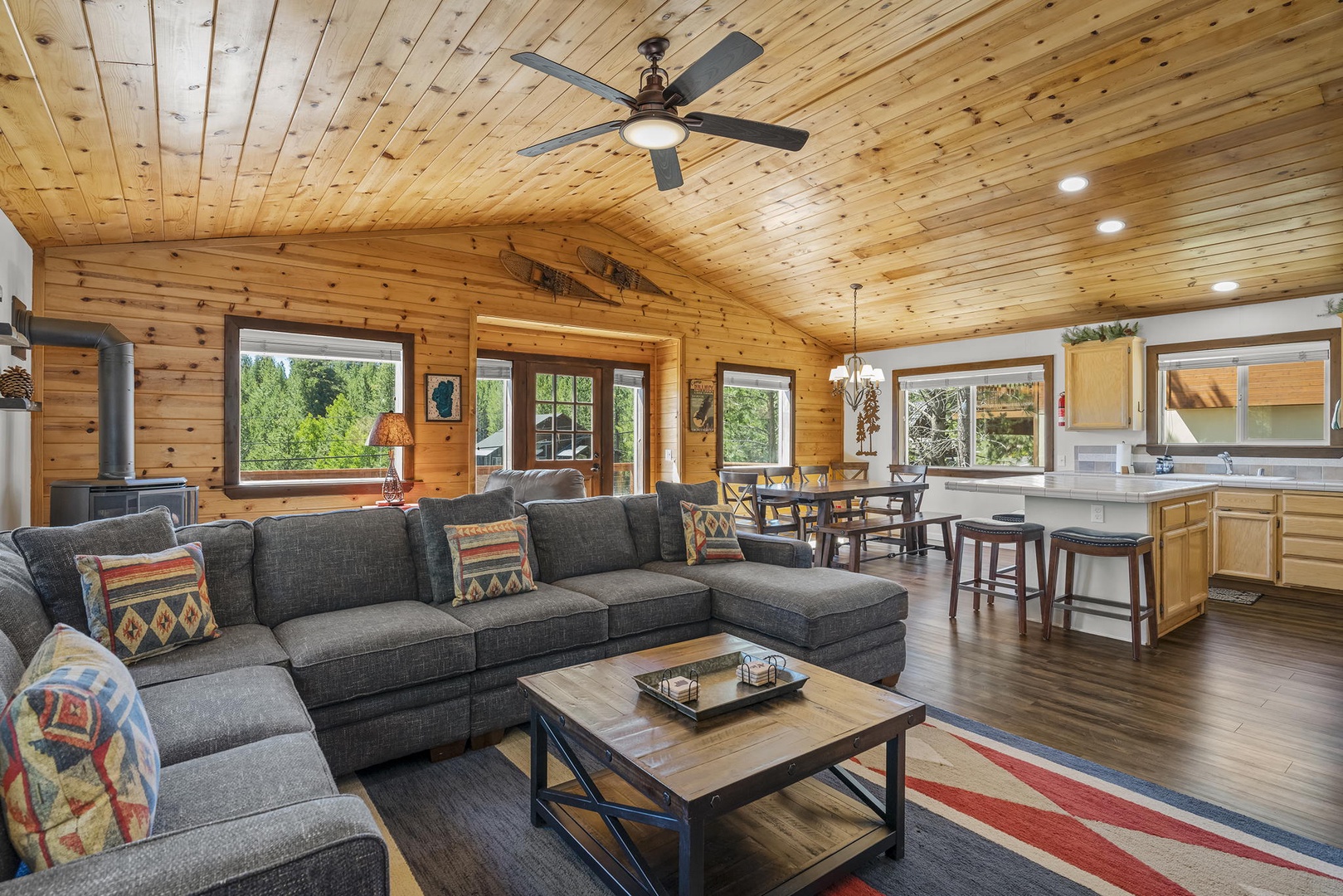 Living room: Mountain Relaxation Haven