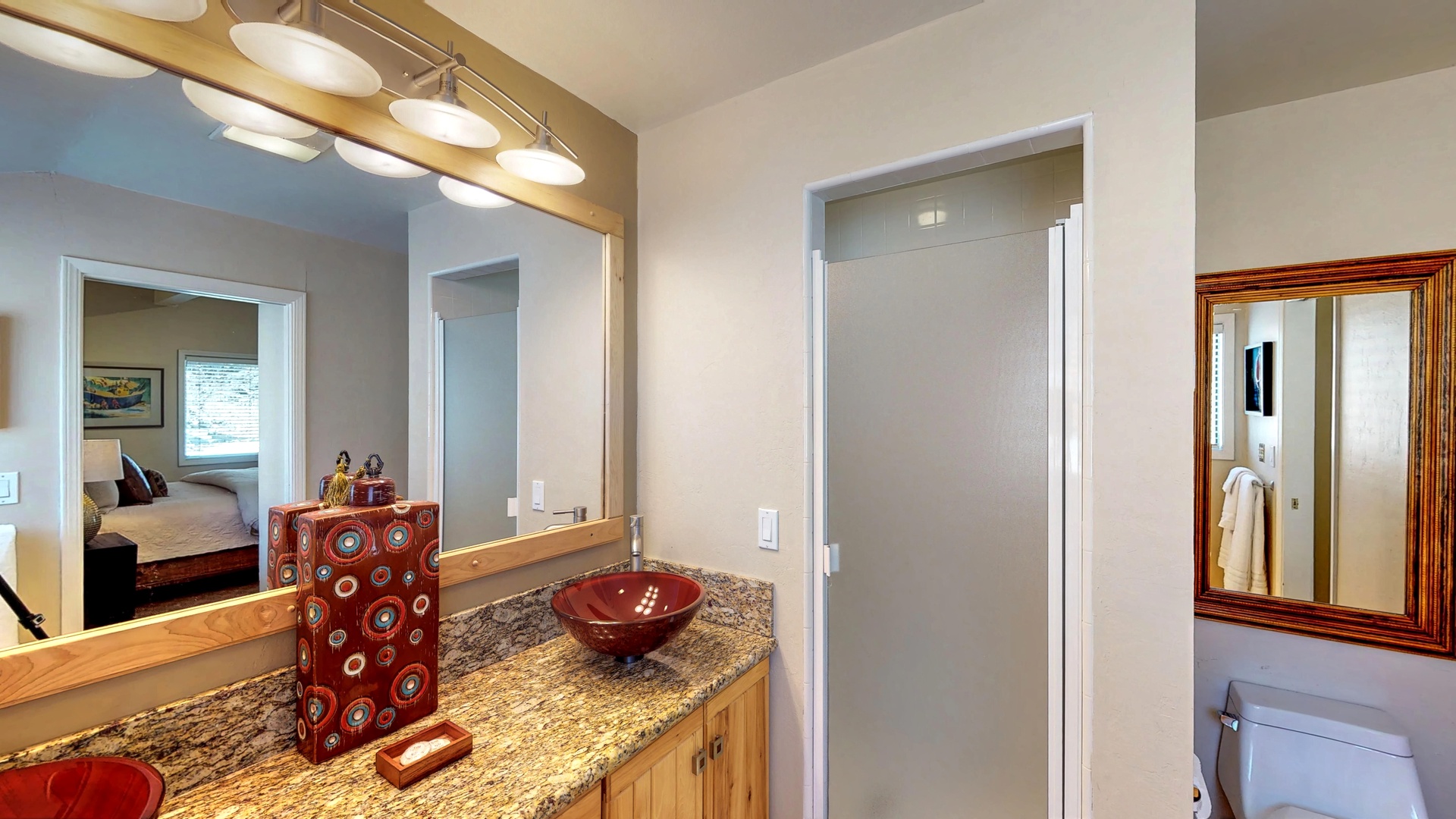 Bathroom with sink and mirror: Eagle's Nest Lodge