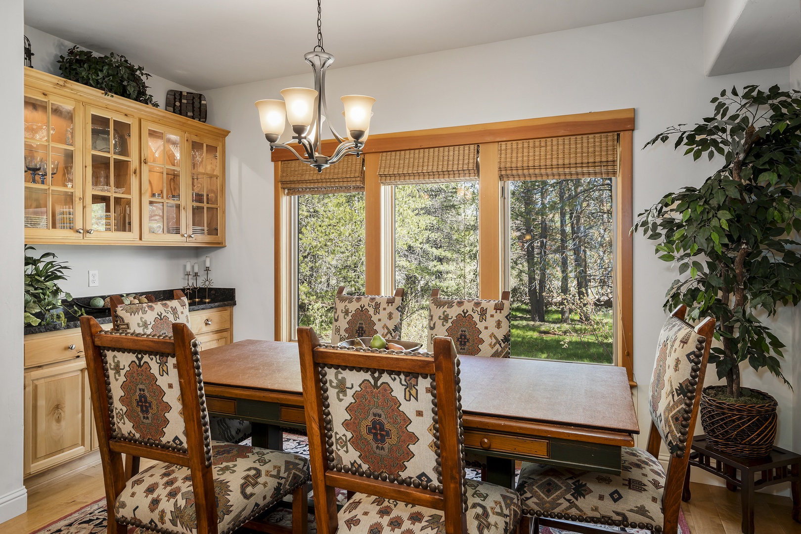 Dining Room Table: Pinyon Creek Upscale Vacation Retreat