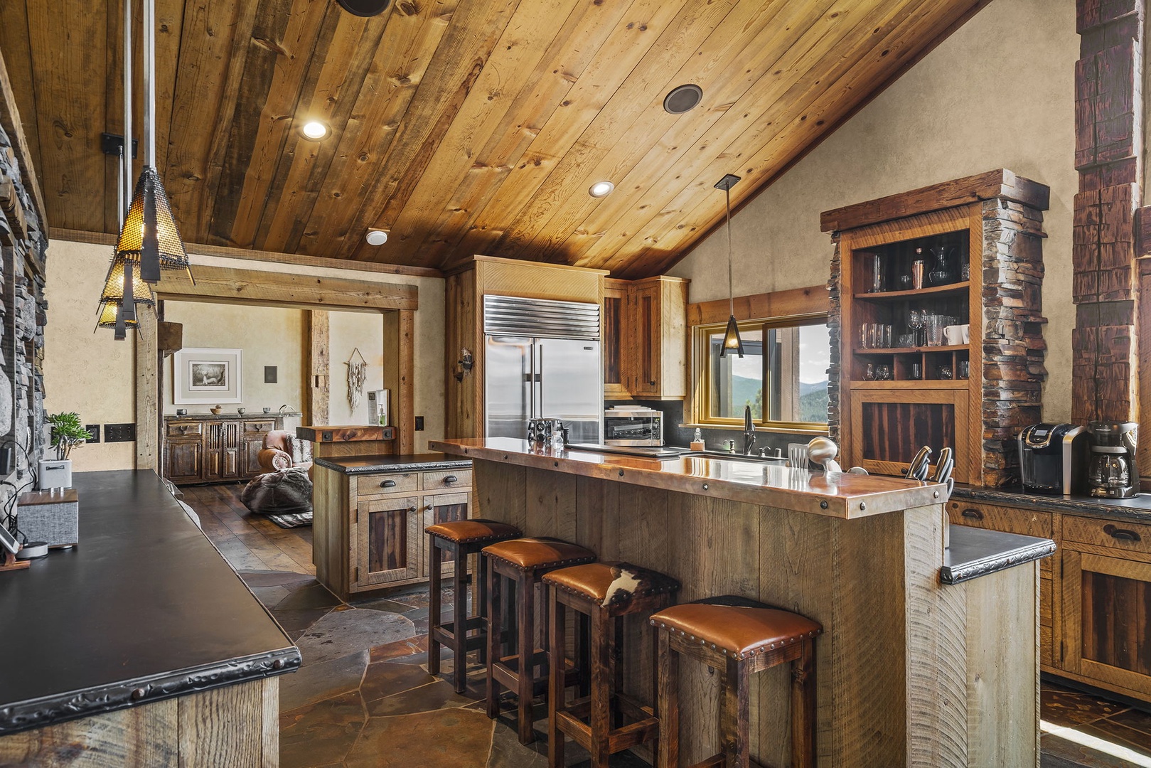 Kitchen: Lakeview Mountaintop Chateau