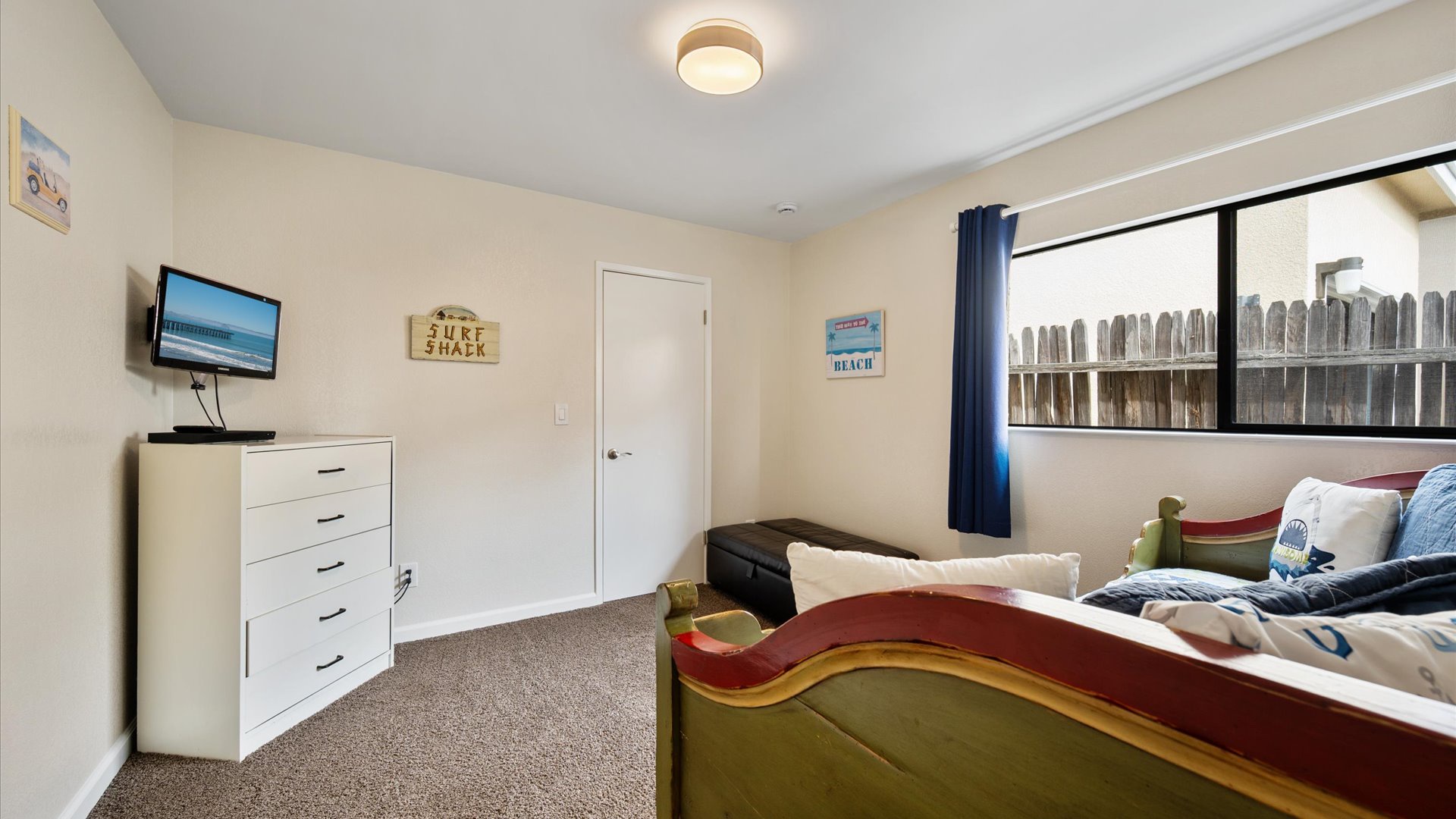 Third bedroom also has a small flat screen tv