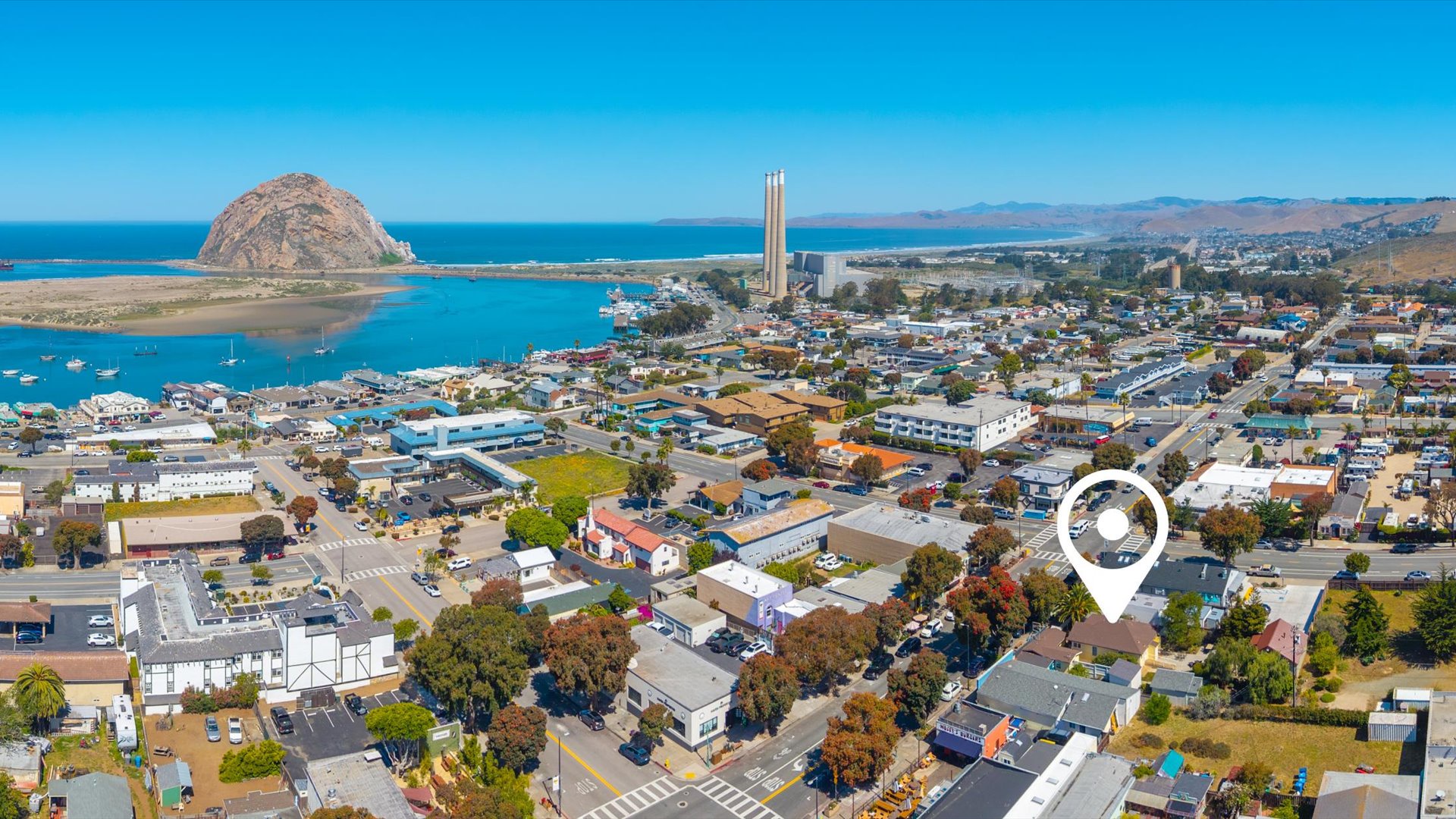 In the perfect downtown location to easily walk to all the downtown shops or the embarcadero waterfront