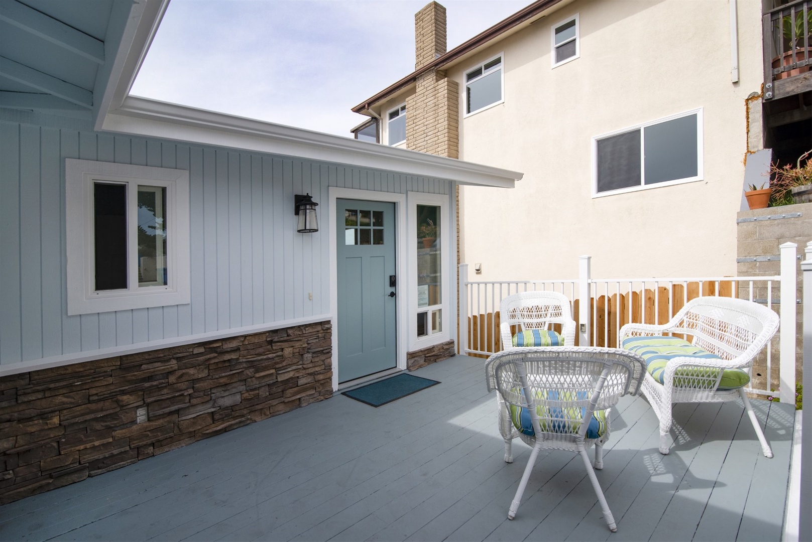 The freshly updated exterior fits perfectly with Morro Bay`s beachy vibes