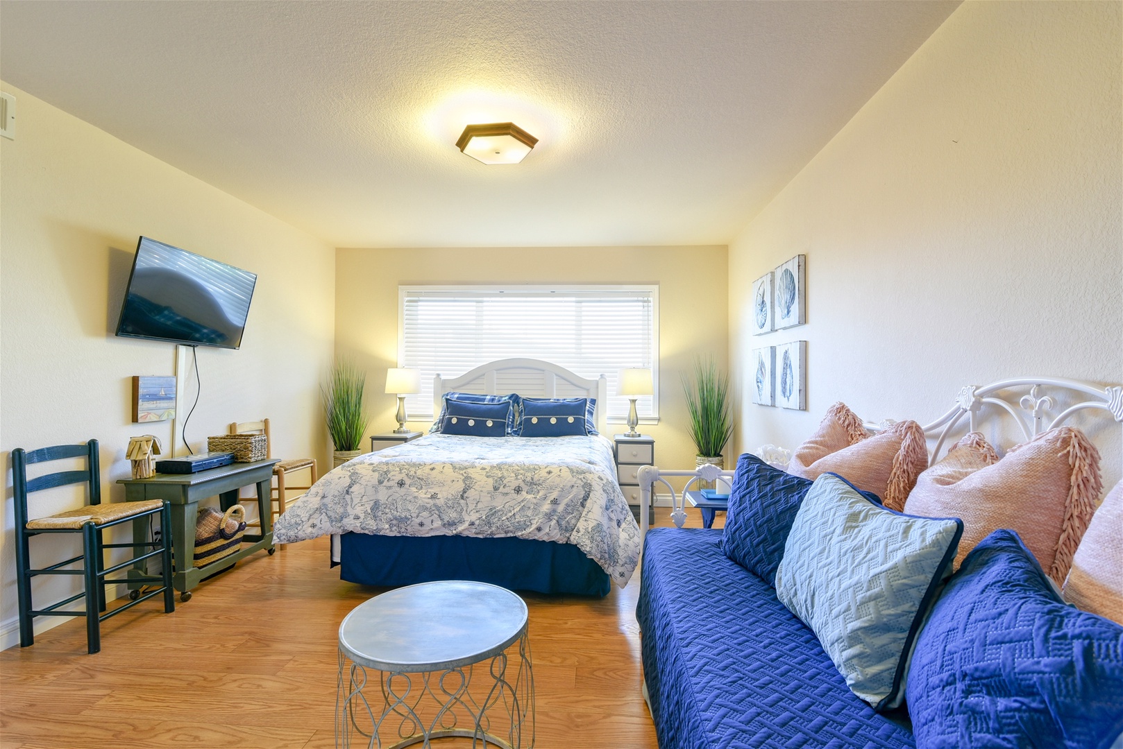 Second bedroom also features a flat screen tv.