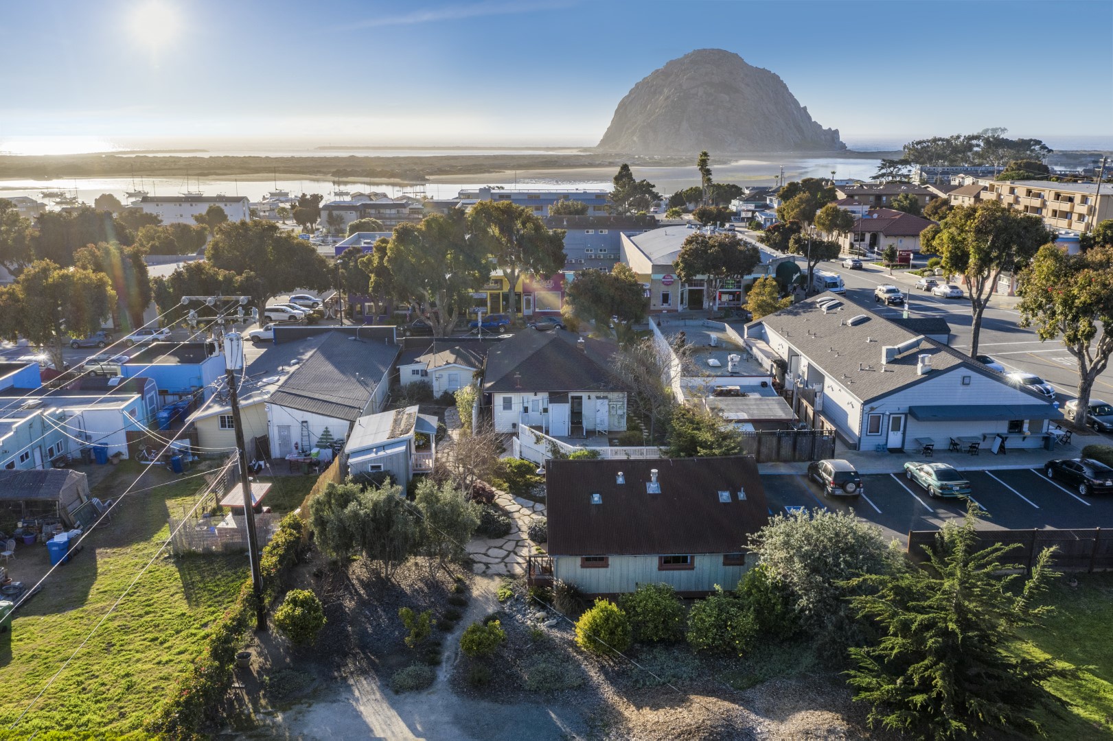 In the perfect downtown location to easily walk to all the shops or the embarcadero waterfront