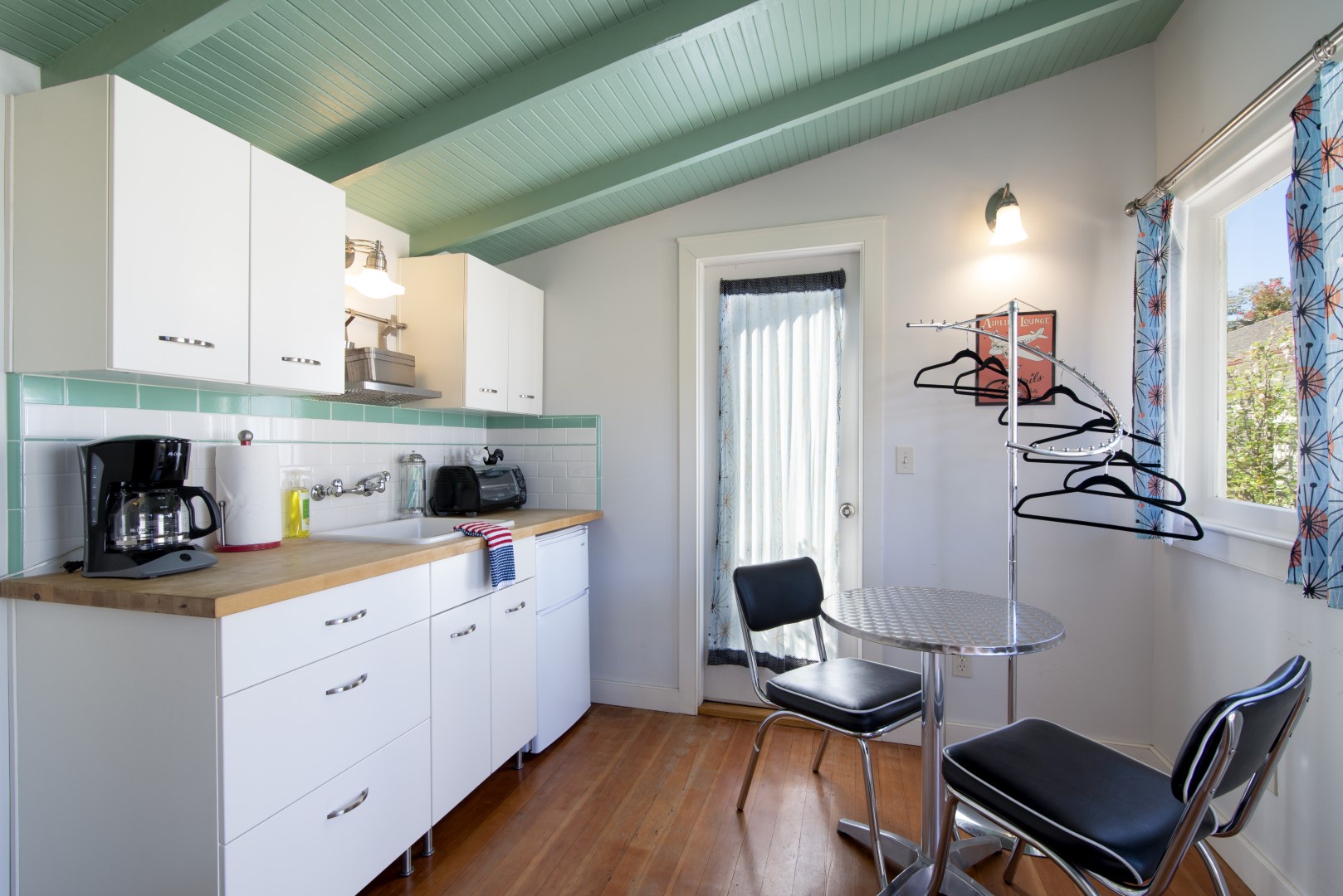 Studio with kitchenette and dining for 2