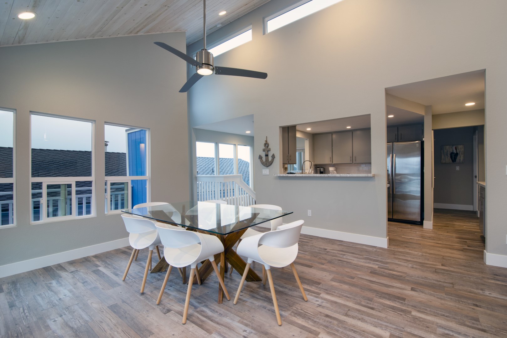 Light-filled and beachy mid-century modern design in the remodeled home