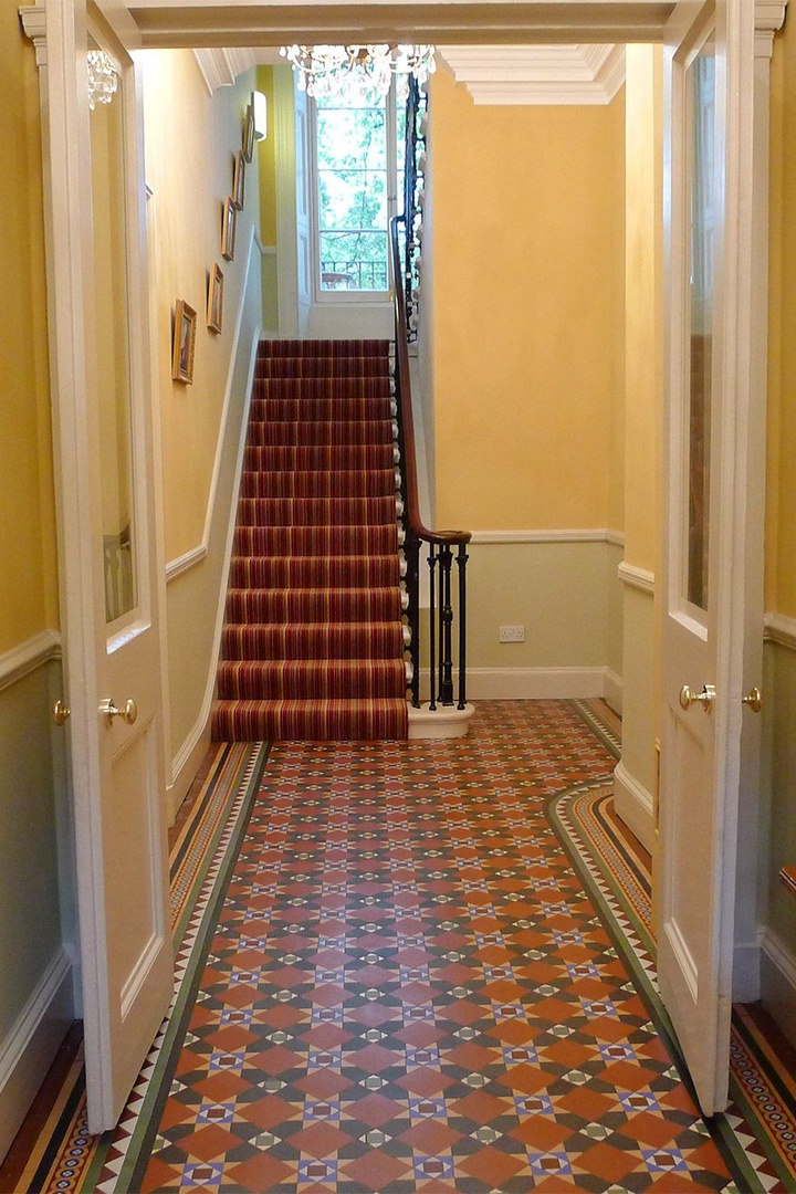 Lovely Victorian entrance with original tiles