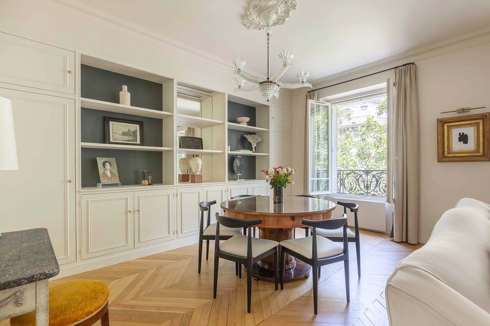 When home is the chicest table in Paris.