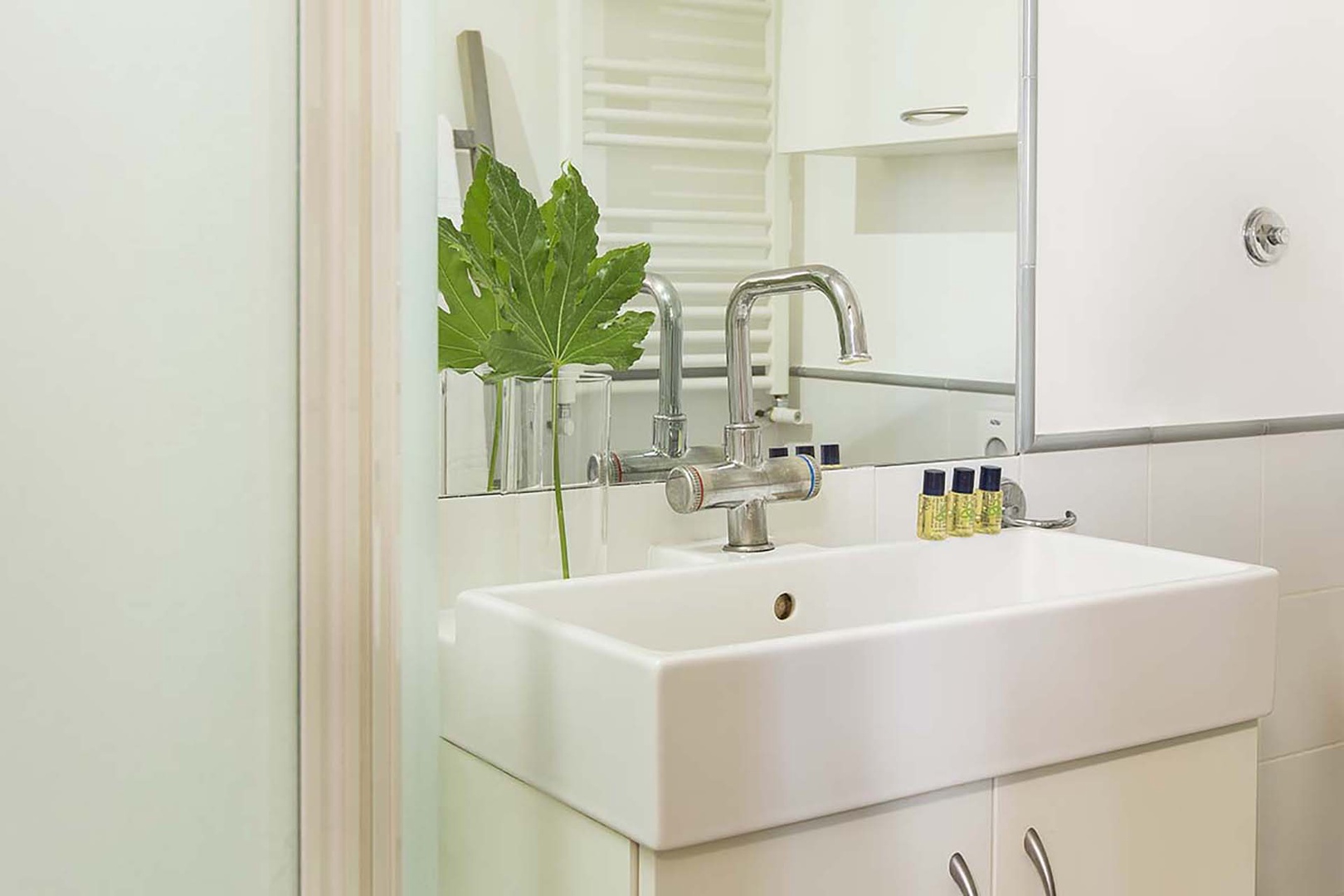 Bathroom 2 with modern fittings