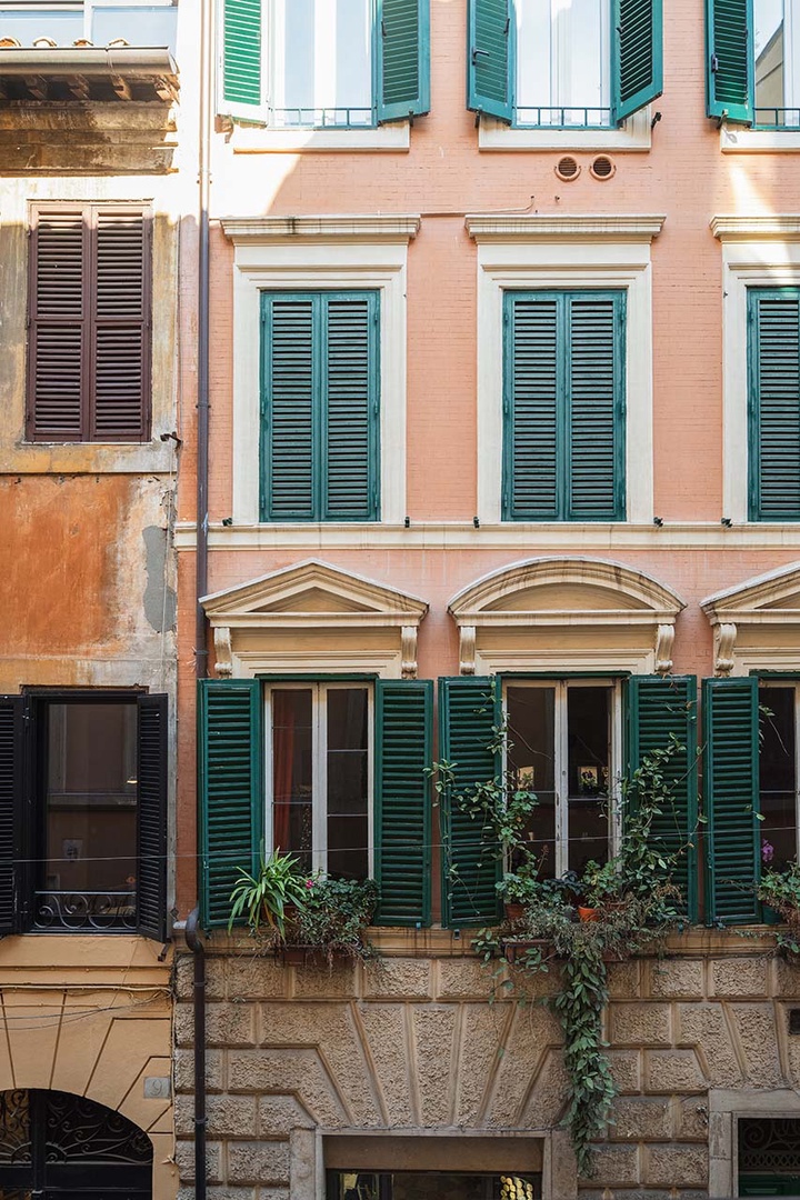 Classic Roman views from the living room.