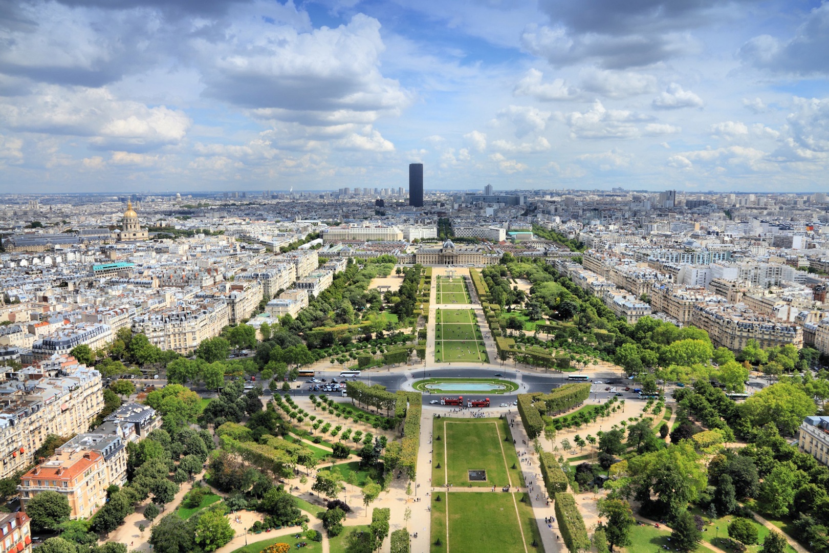 Easily walk to the Eiffel Tower and enjoy a fine view!