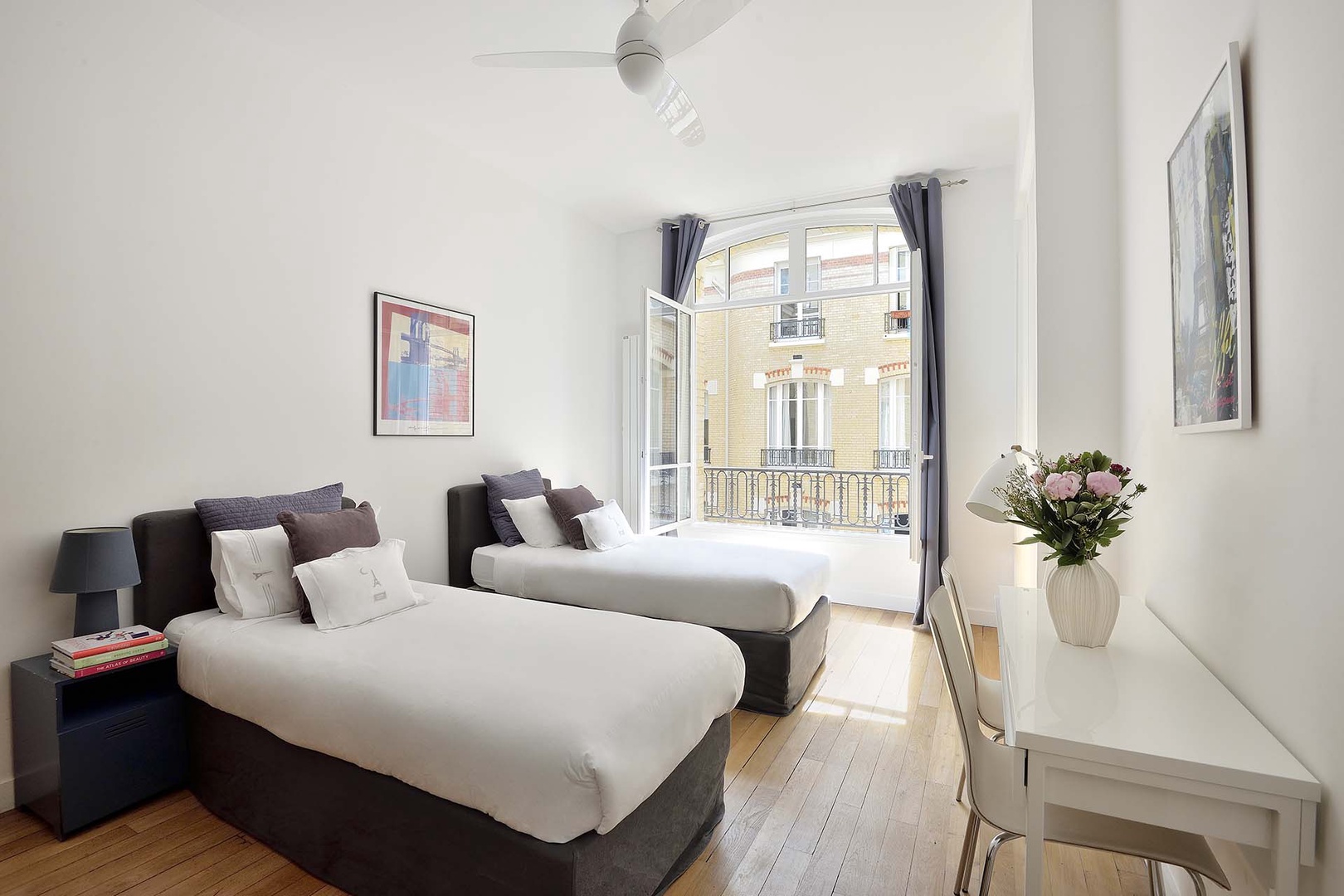 Beds can be split or combined.