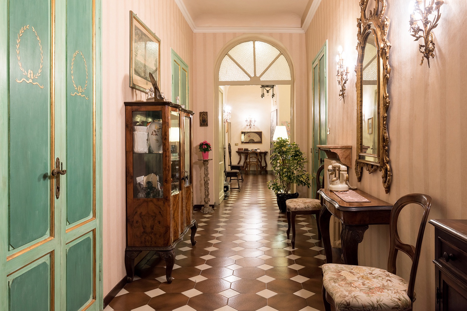 Private hallway that leads to the Prisco front door on the right