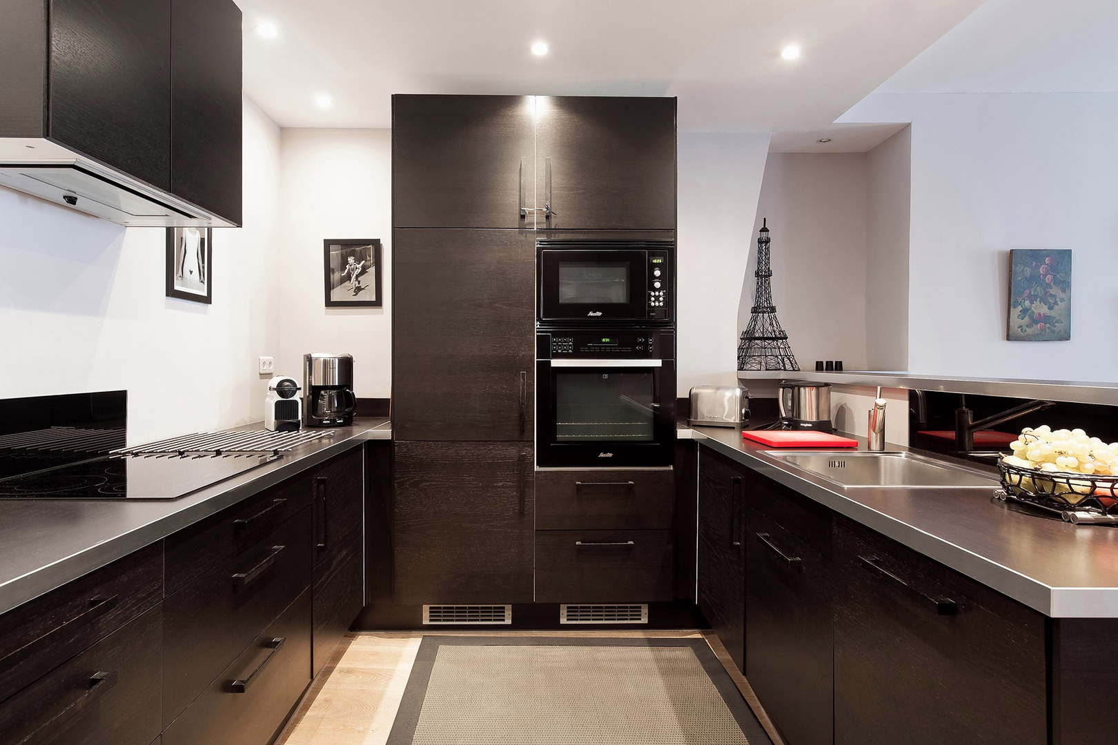 The kitchen will delight chefs with its gorgeous finishes and top-of-the-line appliances.