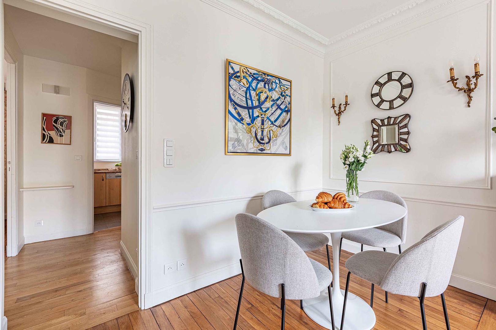 Enjoy romantic meals in your very own Parisian home.