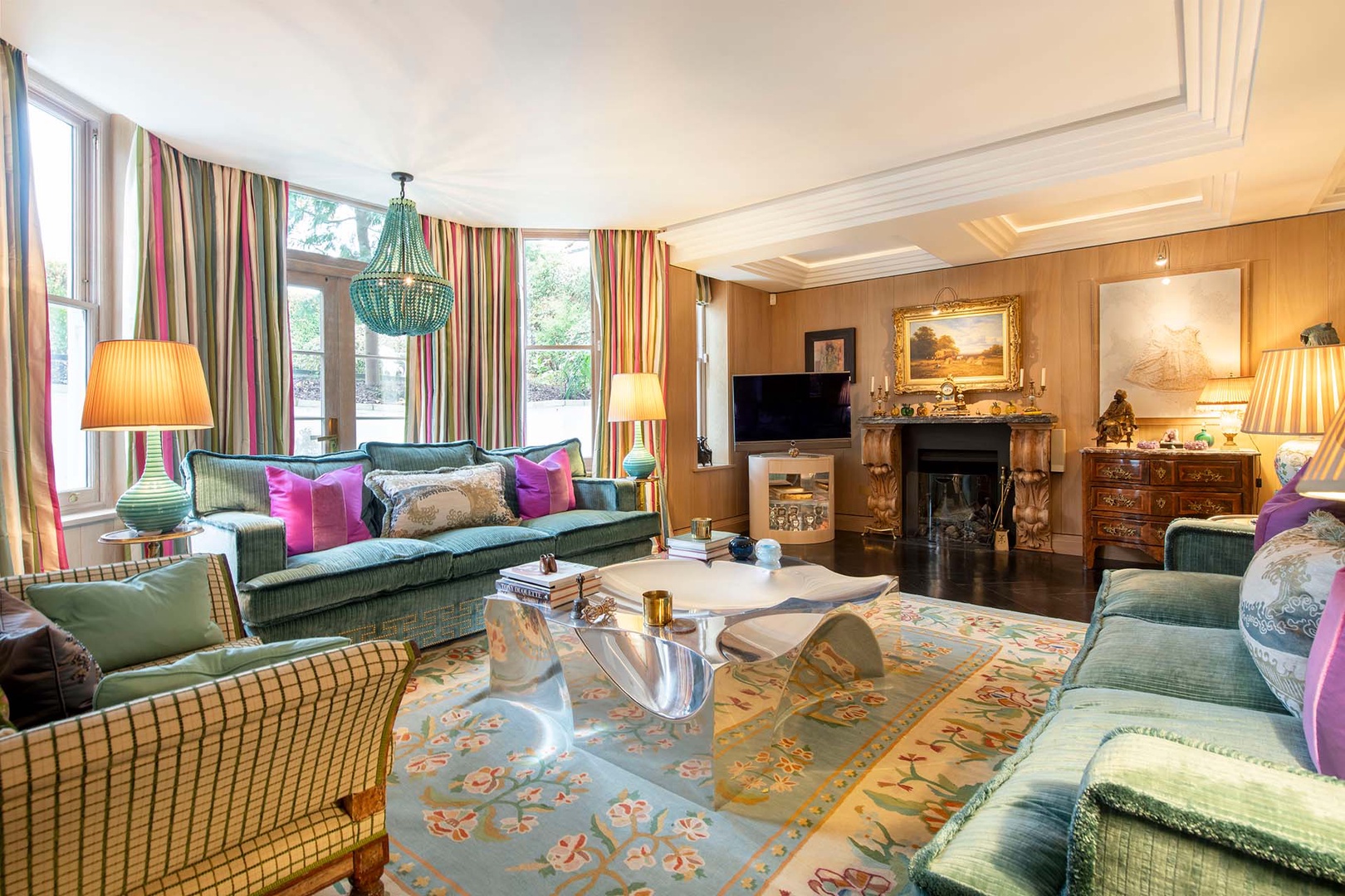 Every element carefully selected by a top interior designer.