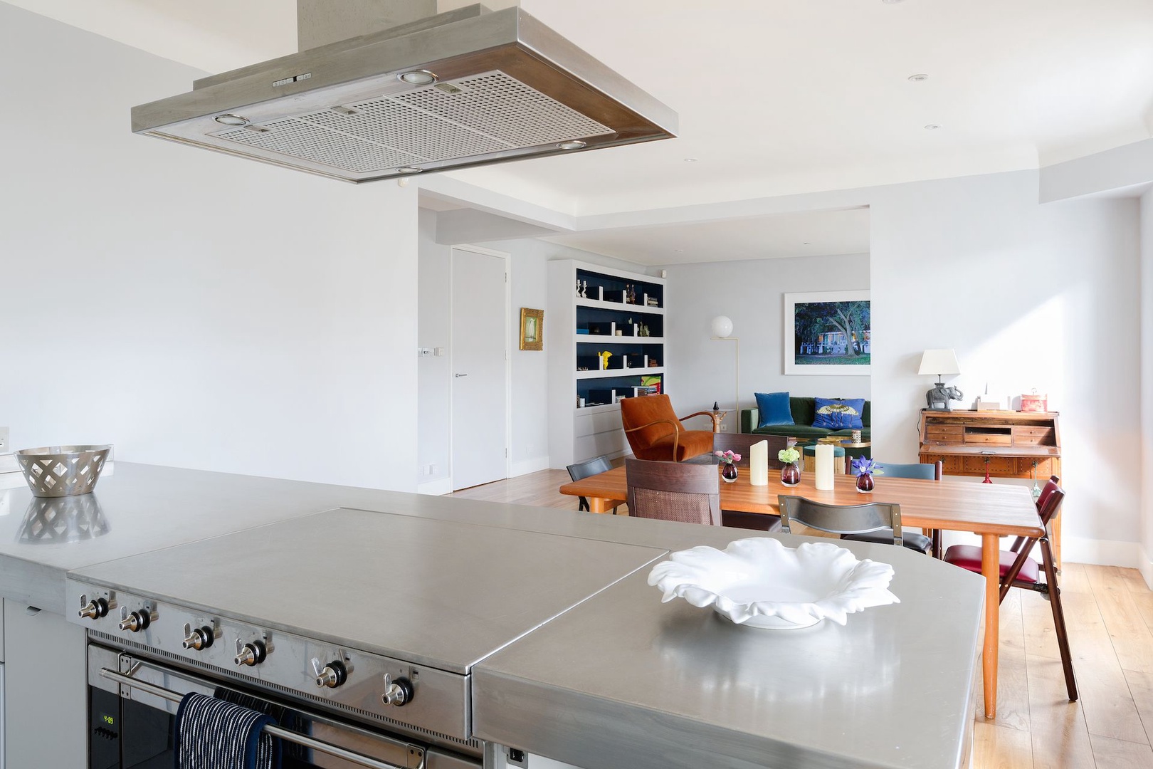 Kitchen island and open plan are perfect for entertaining