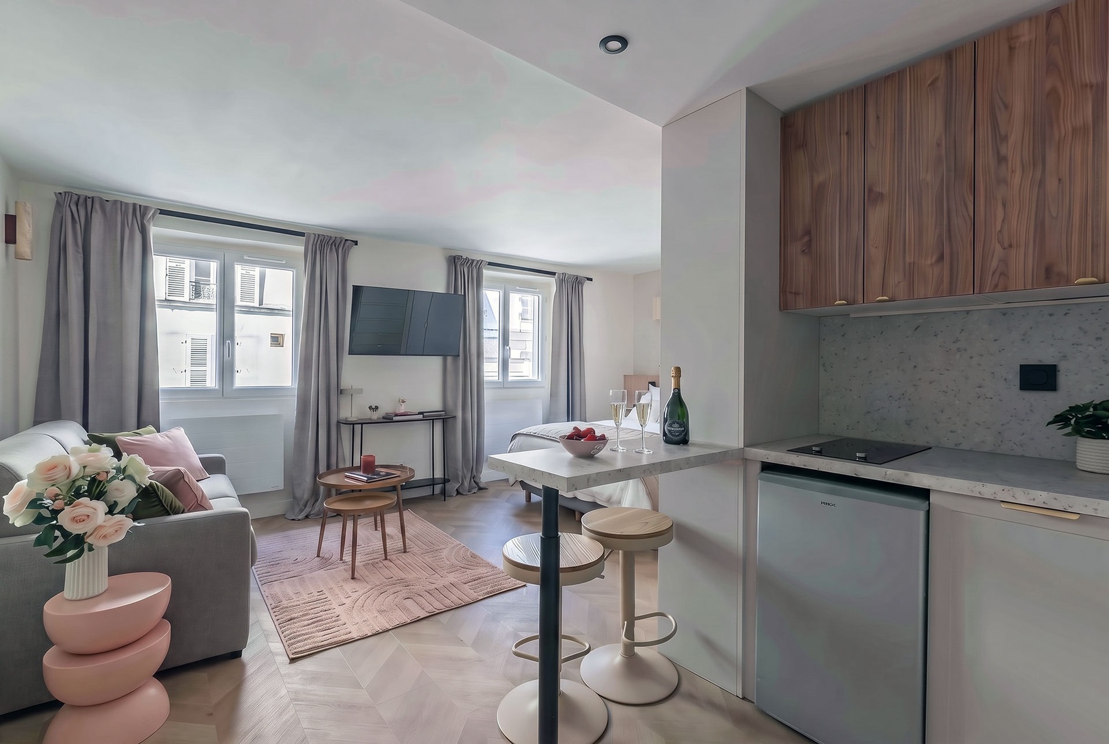 Welcome to the charming Petite Bandol studio near Rue Cler.