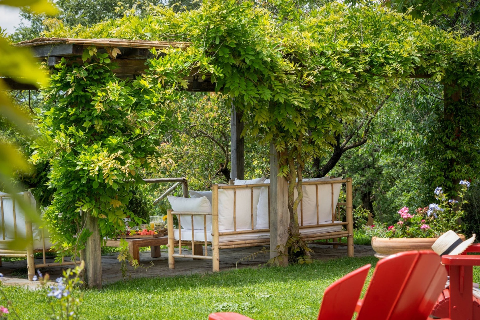 Several outdoor spaces to relax and dine