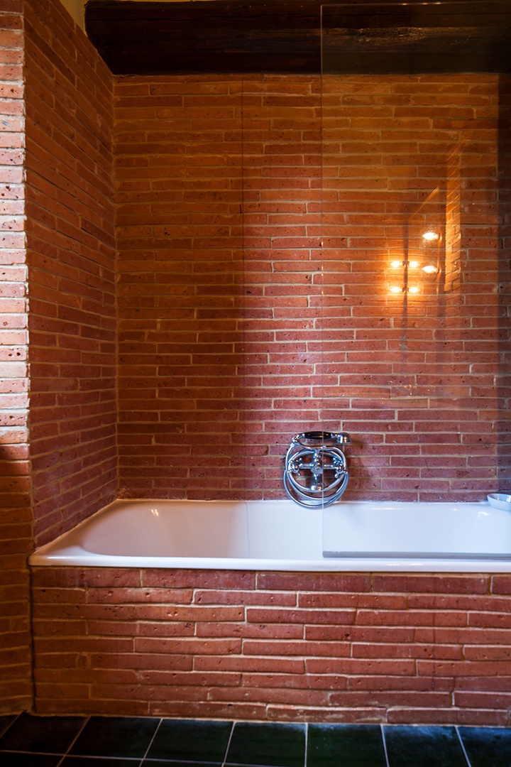 En suite batrhoom with combination bathtub/shower.