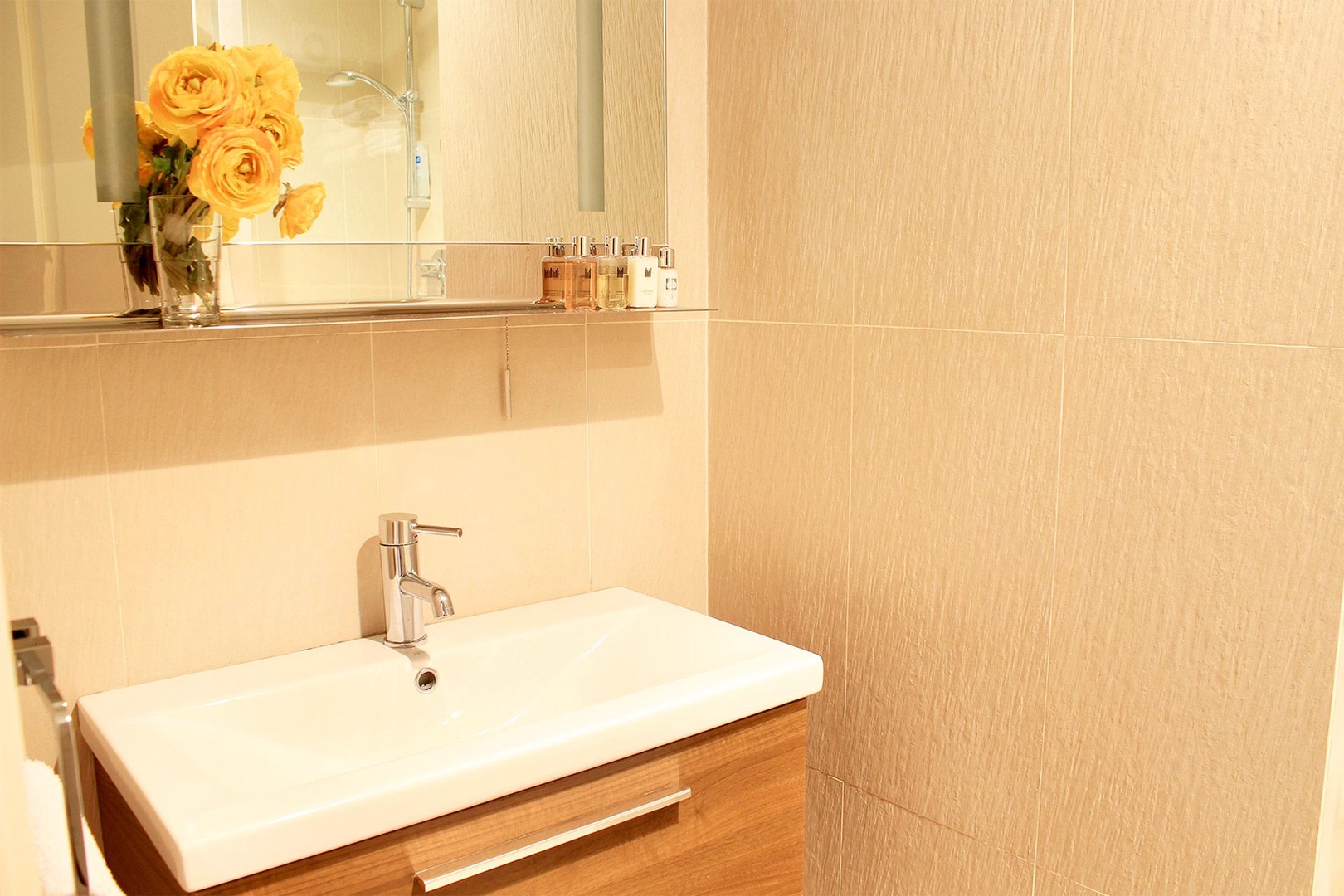 Spacious sink with storage below and overhead mirror