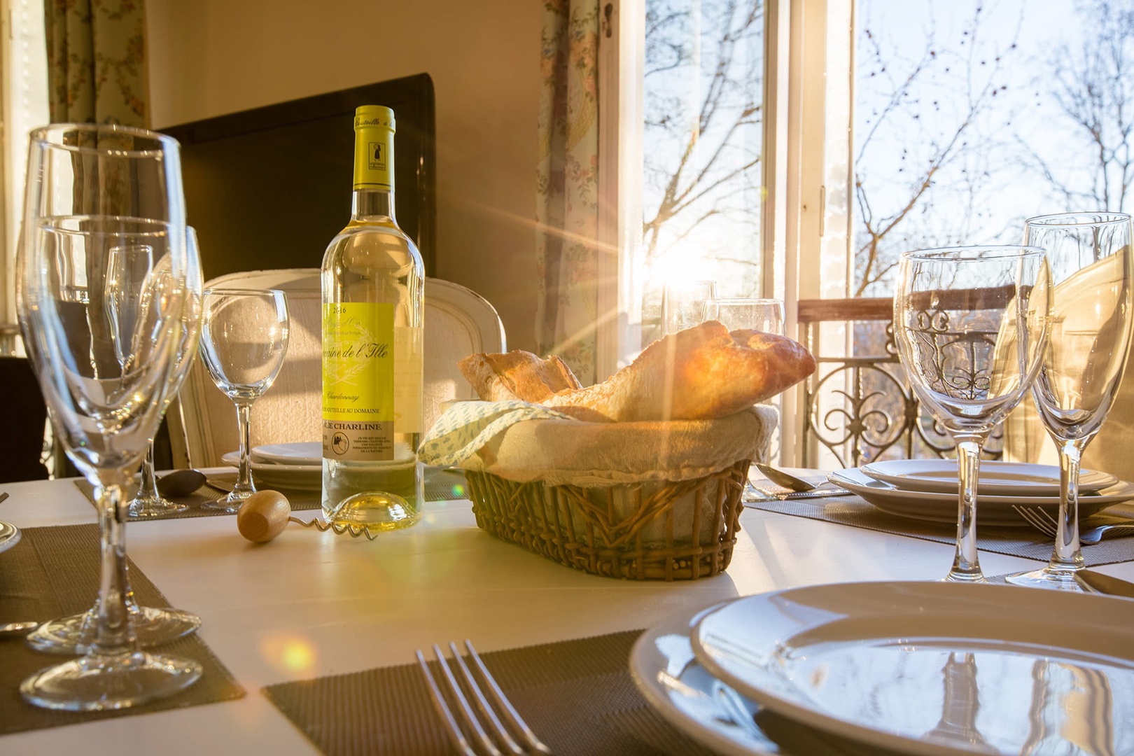 Glorious sunlight streams through the windows!