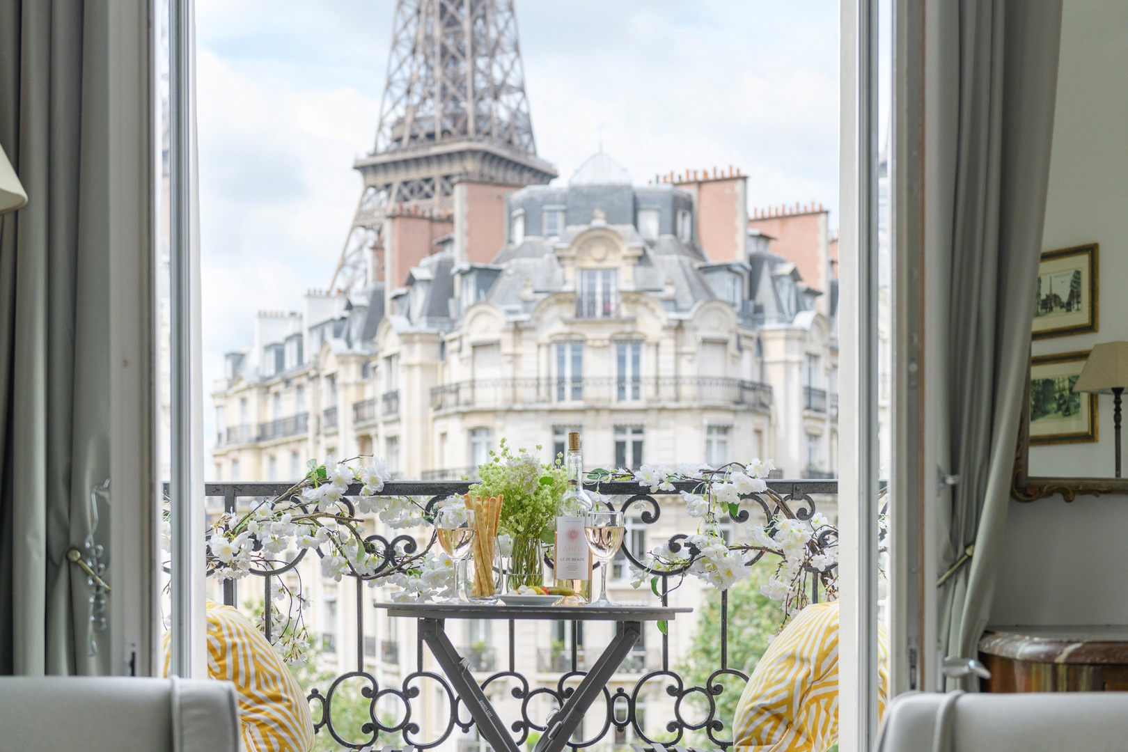 You'll never grow tired of this incredible Eiffel view!