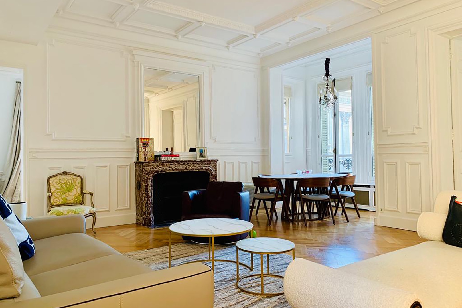 Step into the gorgeous living room of the Villard