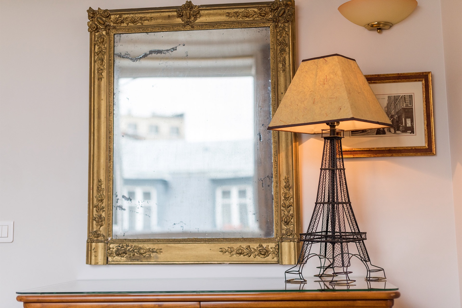 Parisian touches are found throughout the apartment.