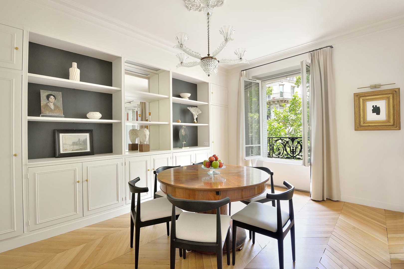 When home is the chicest table in Paris.