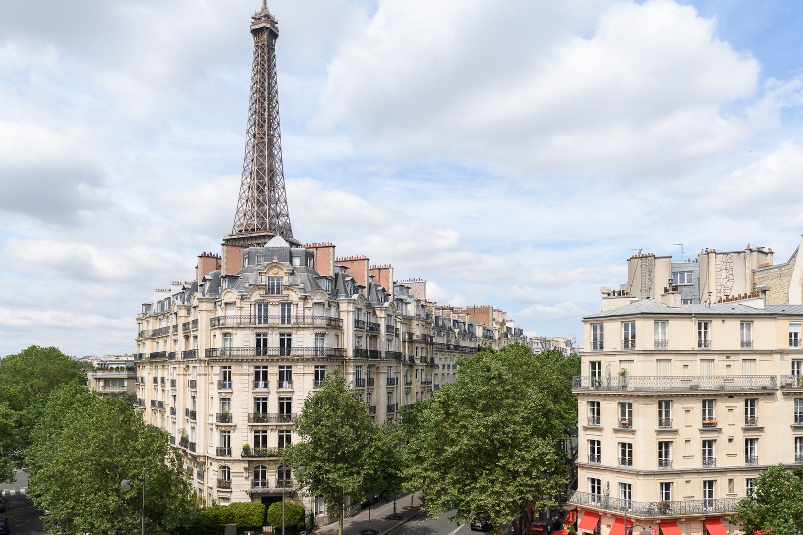 love, laurie: the eiffel tower experience at the paris hotel in