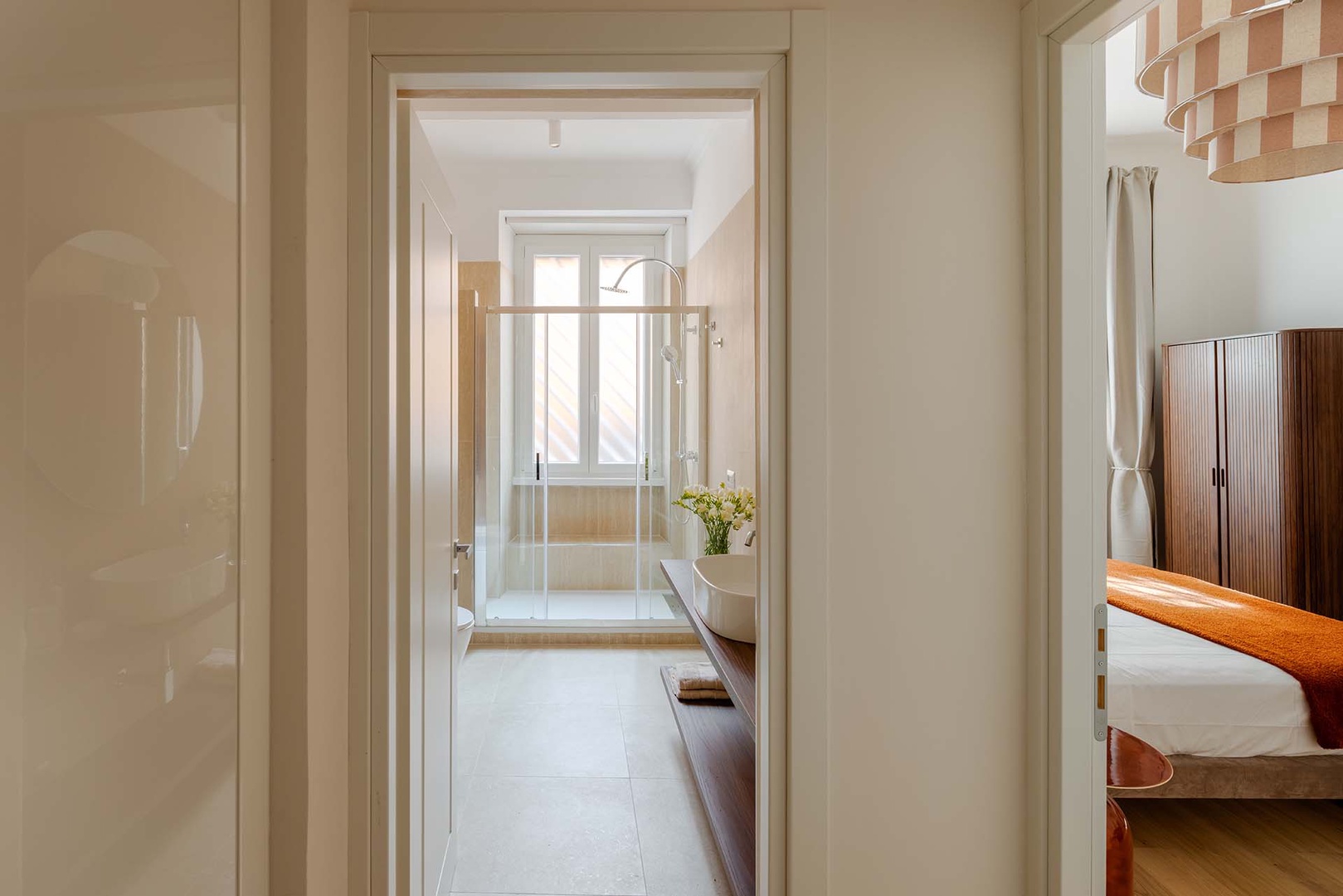 Large en suite bathroom in bedroom 1.