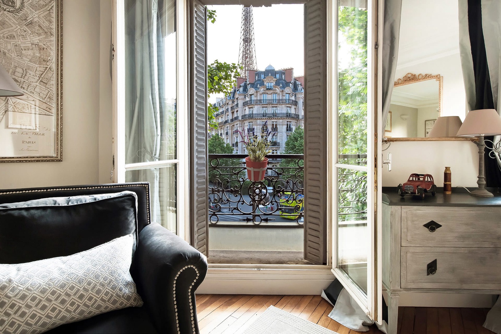 Soak in the Parisian atmosphere in the charming 7th arrondissement.