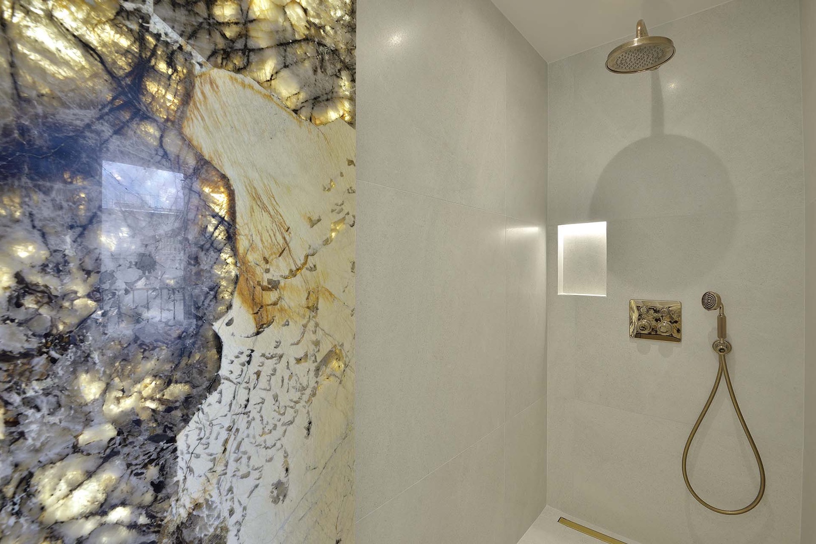 Large shower and underfloor heating in bathroom 1.