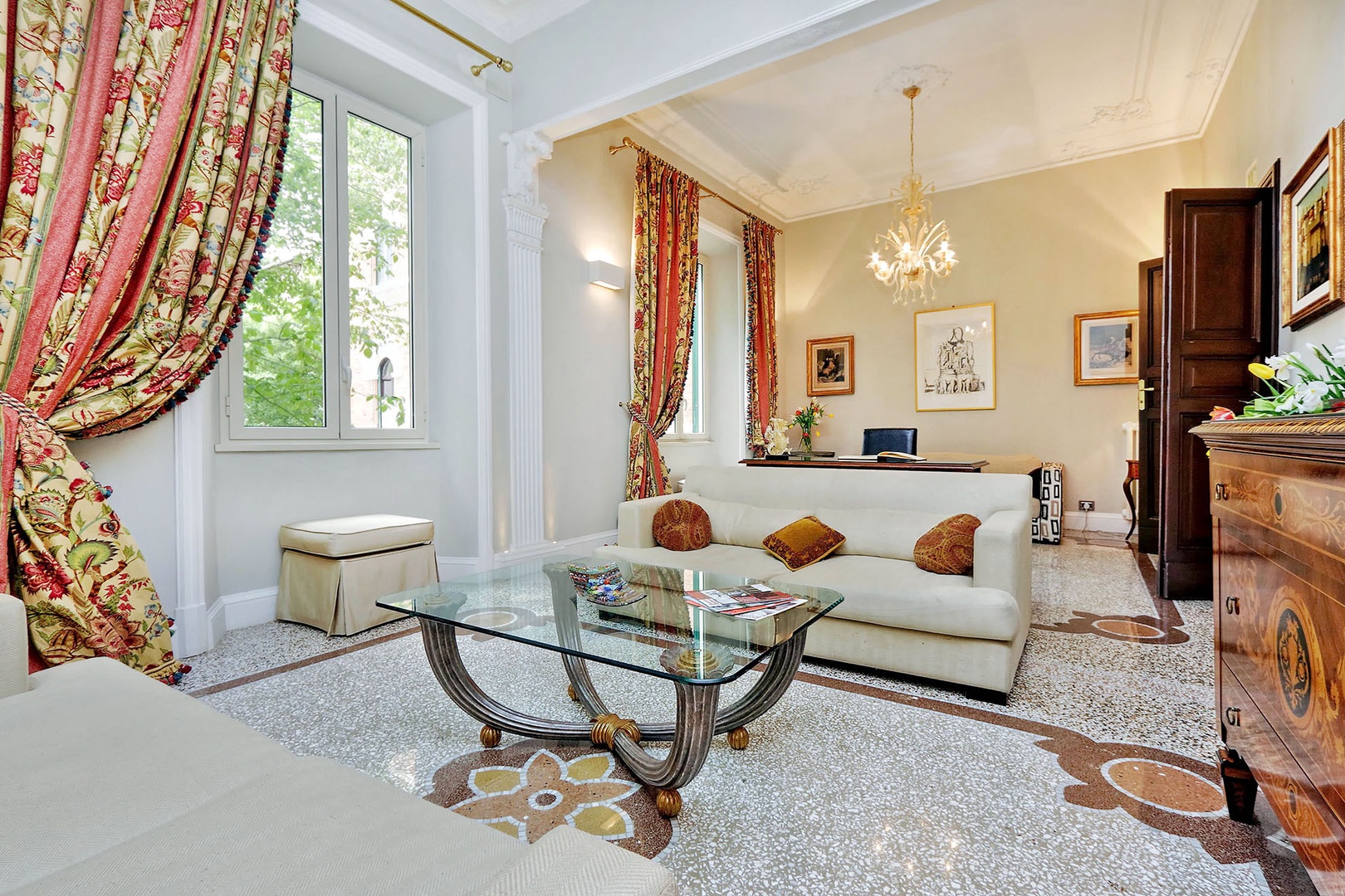 Italian design at its finest. Large windows, good light, fine art.