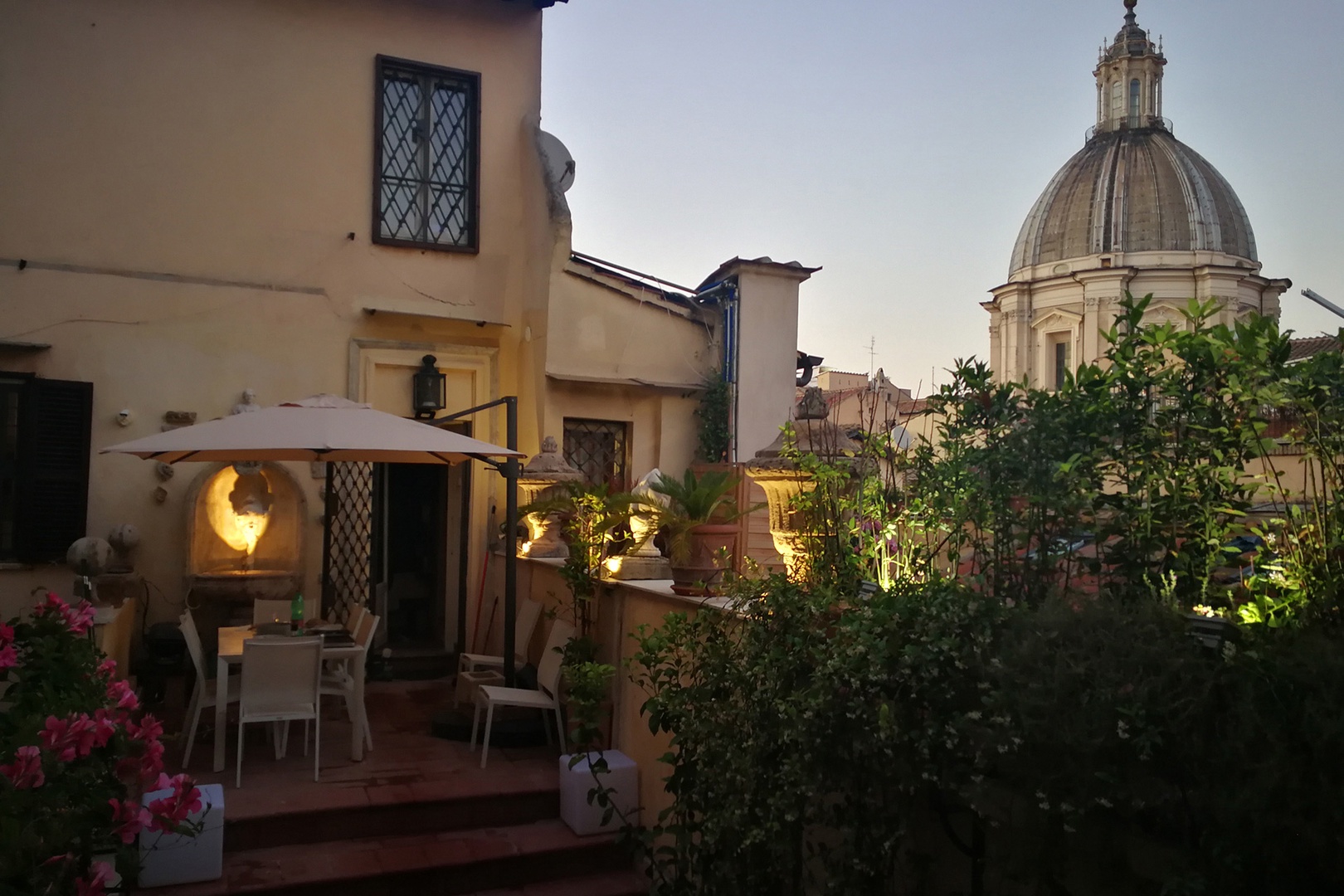 The spacious terrace overlooks the cupola of the famous  Sant’Agnese in Agone, the beautiful church in Piazza Navona