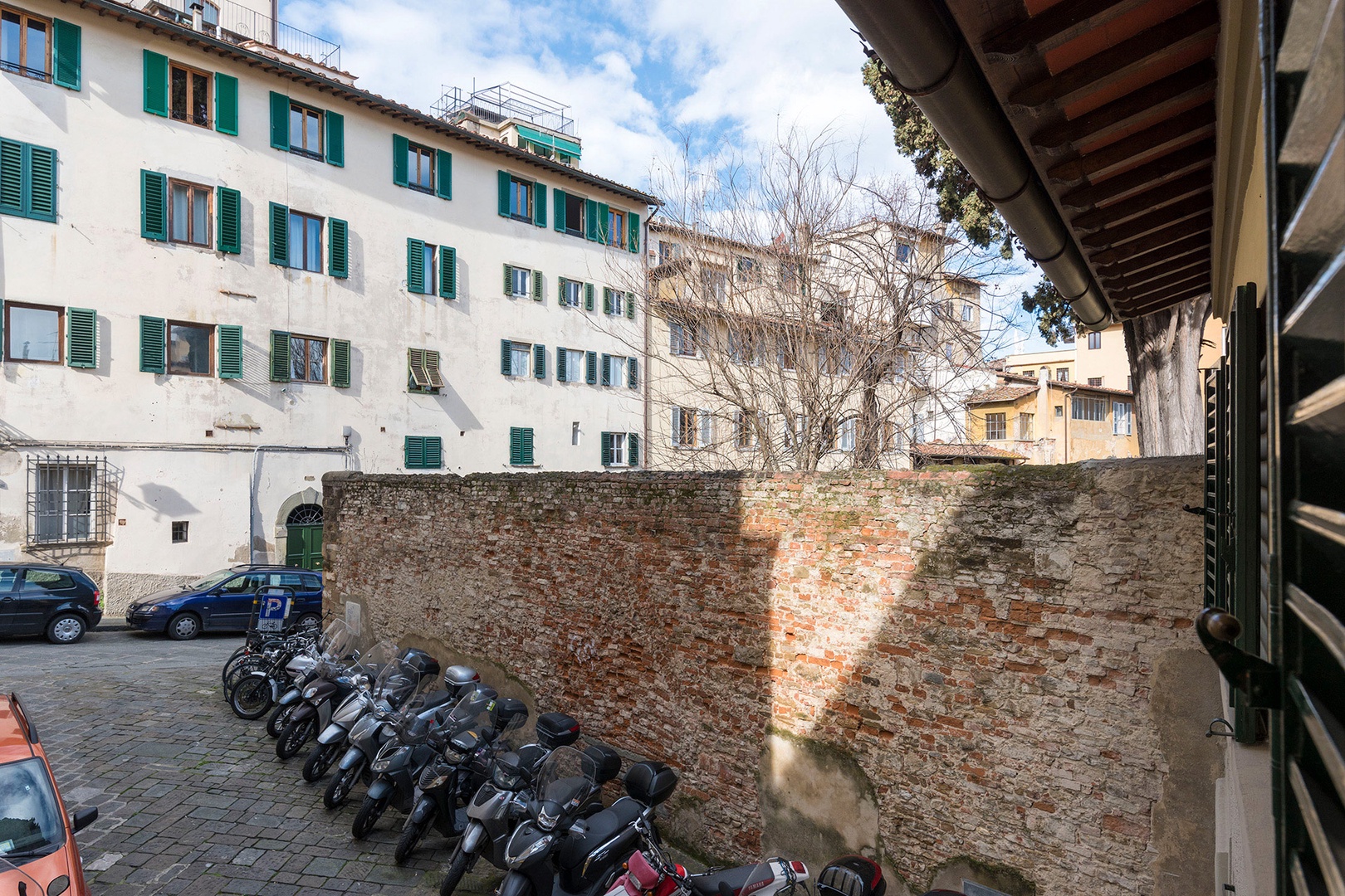 View of the tiny piazza where Casetta Bonsi is located.