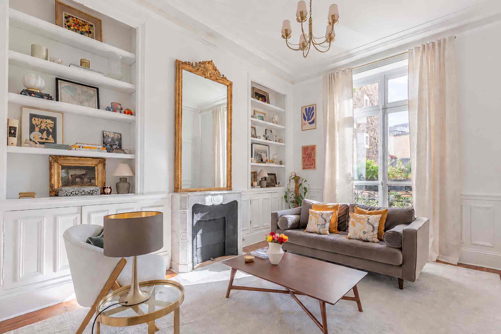 Welcome to the beautiful Jacquere in the historic Latin Quarter.