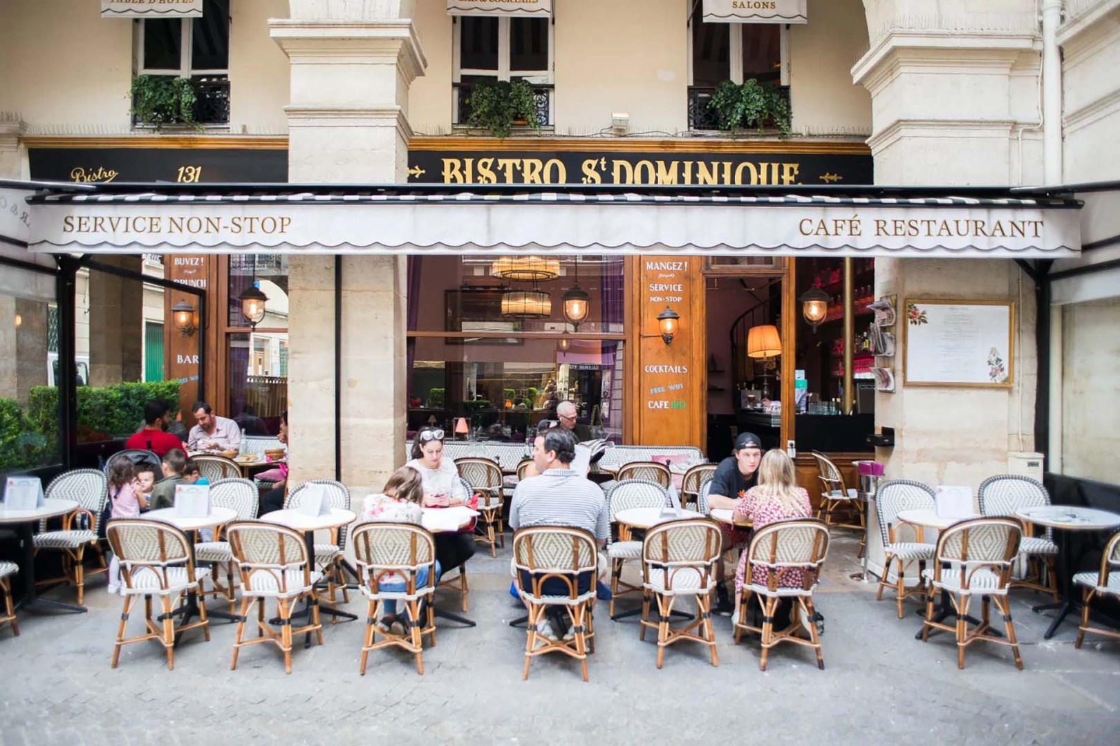 Incredible dining options right on your doorstep in the 7th arrondissement.
