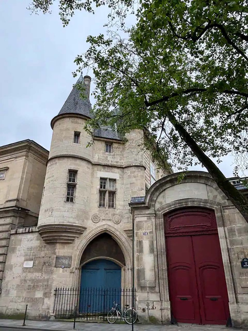 Enjoy walks in the charming neighborhood near Jurançon.