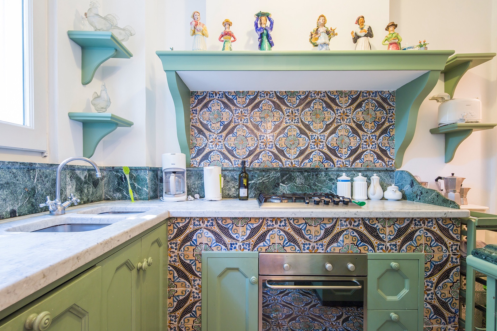 Beautiful tilework in fully equipped kitchen.