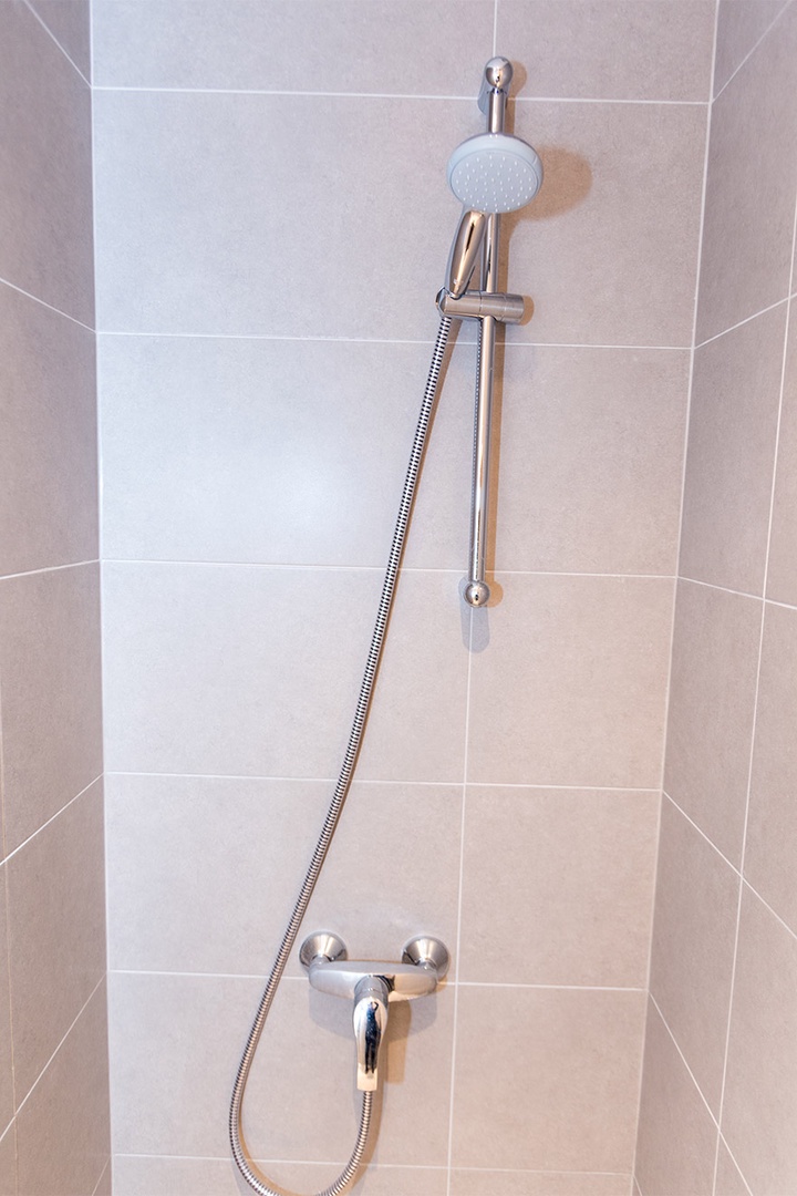 Flexible shower head