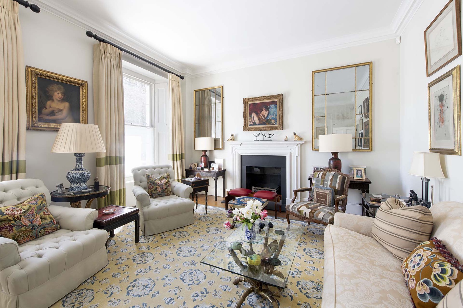 Welcome to the elegant Radcliffe in South Kensington.