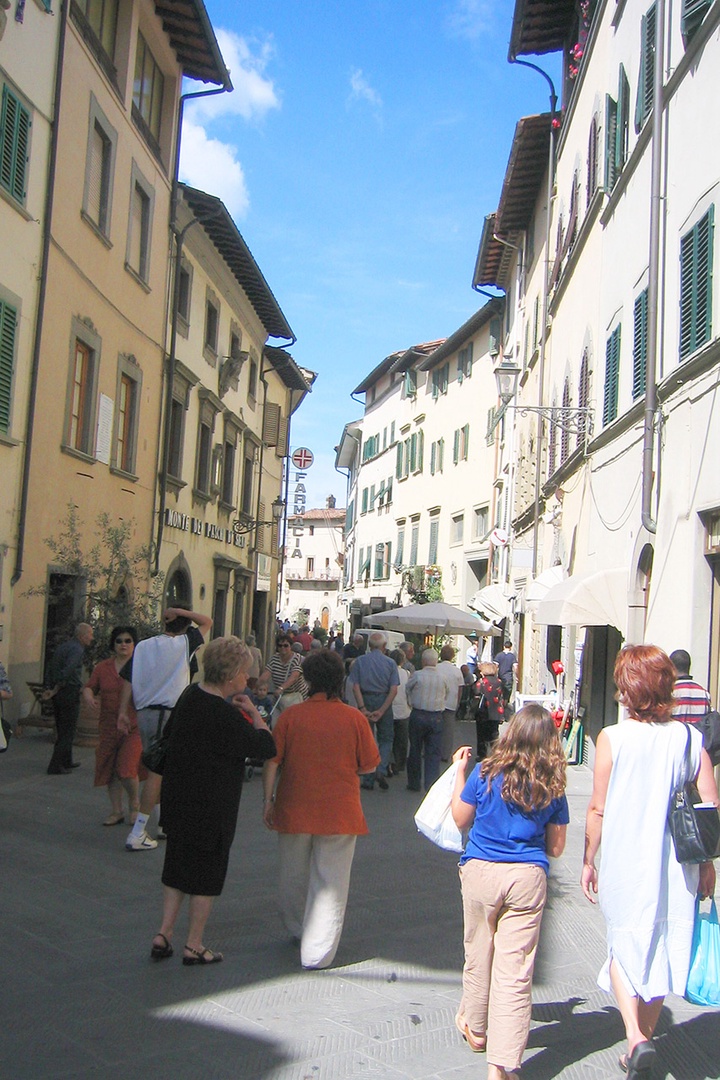 Nearby town of San Casciano in Val di Pesa has nice shops and restaurants.