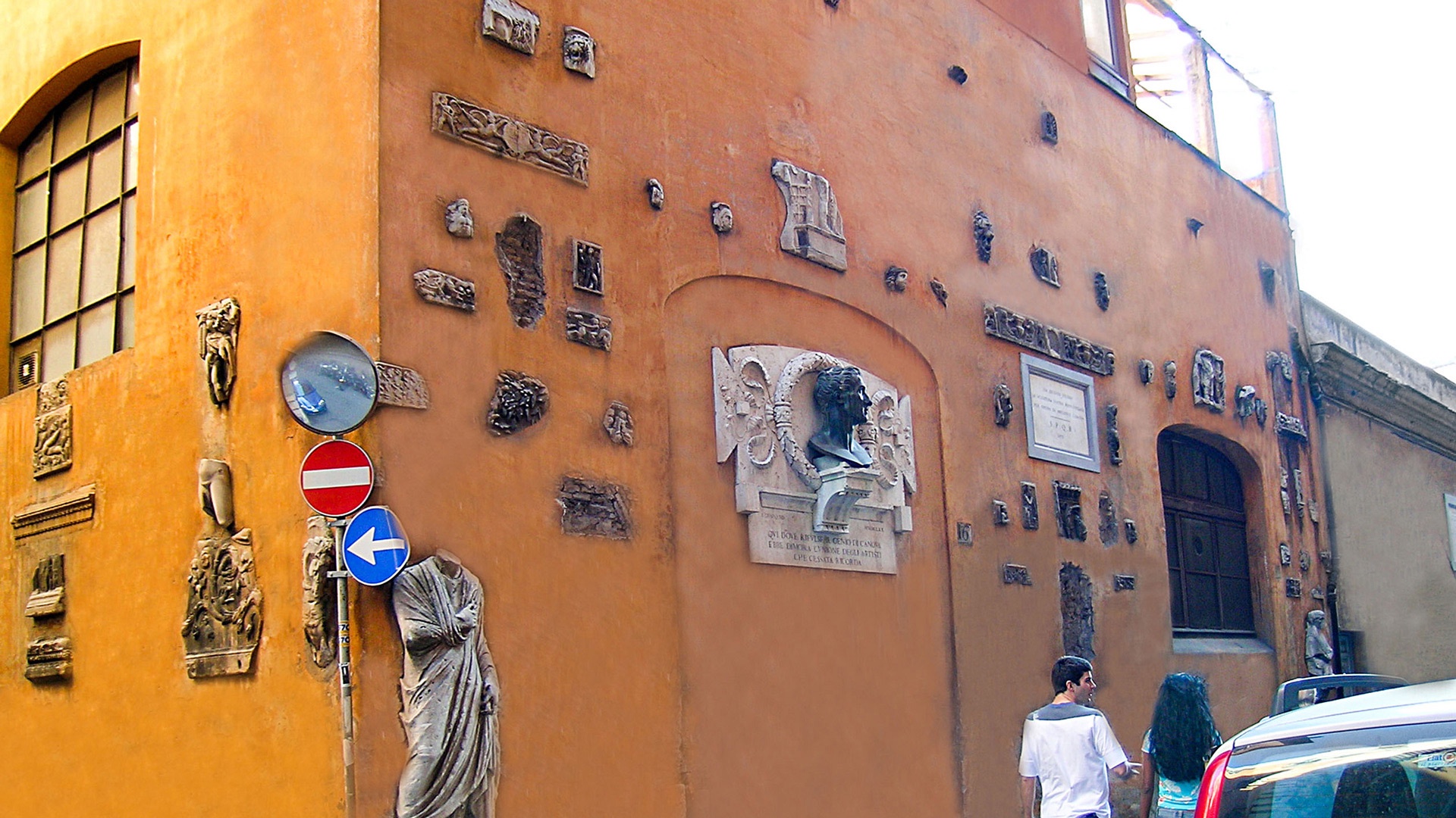 Home of famous neo-classical sculptor Antonio Canova (1757-1822) is just across the Via del Corso.
