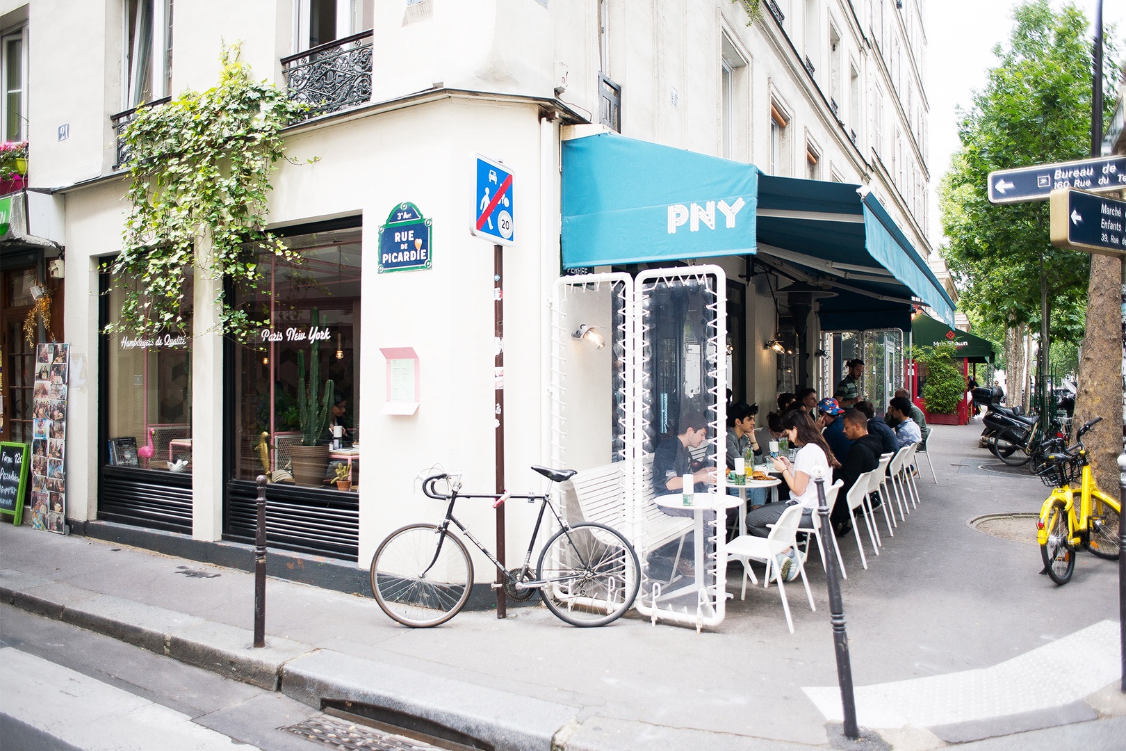 Trendy cafes and gourmet restaurants fill the neighborhood