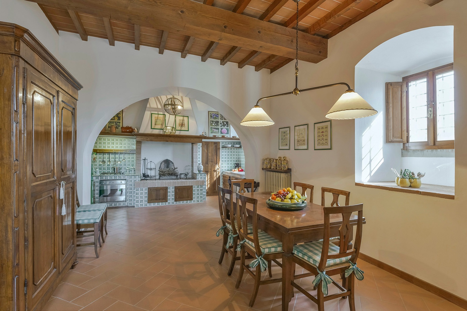 Fully equipped eat-in Tuscan style kitchen.