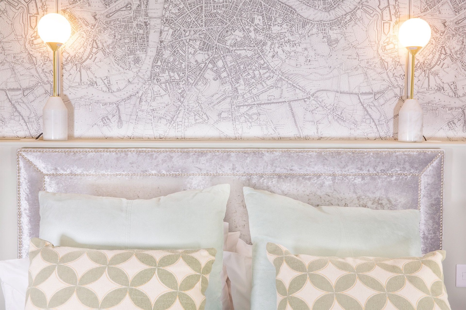 A London map above the bed!