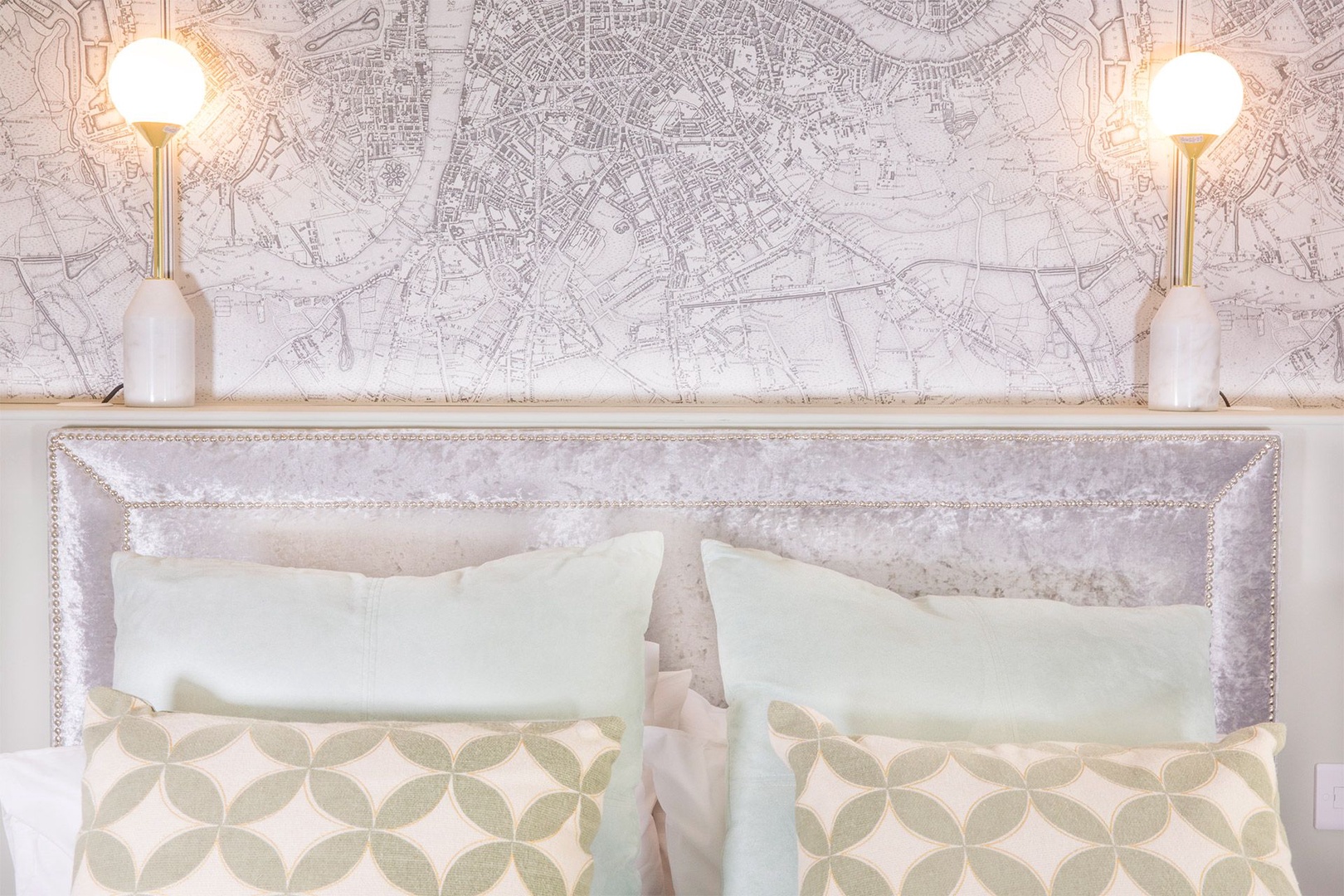 A London map above the bed!